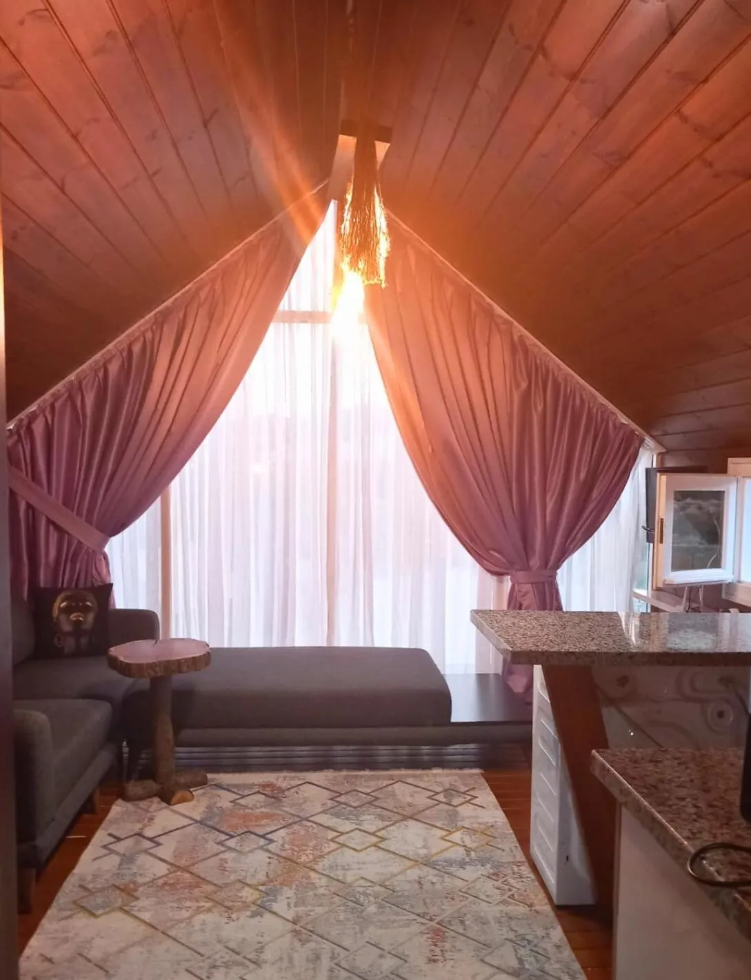 TV and multimedia in Bu Bungalow Hotel