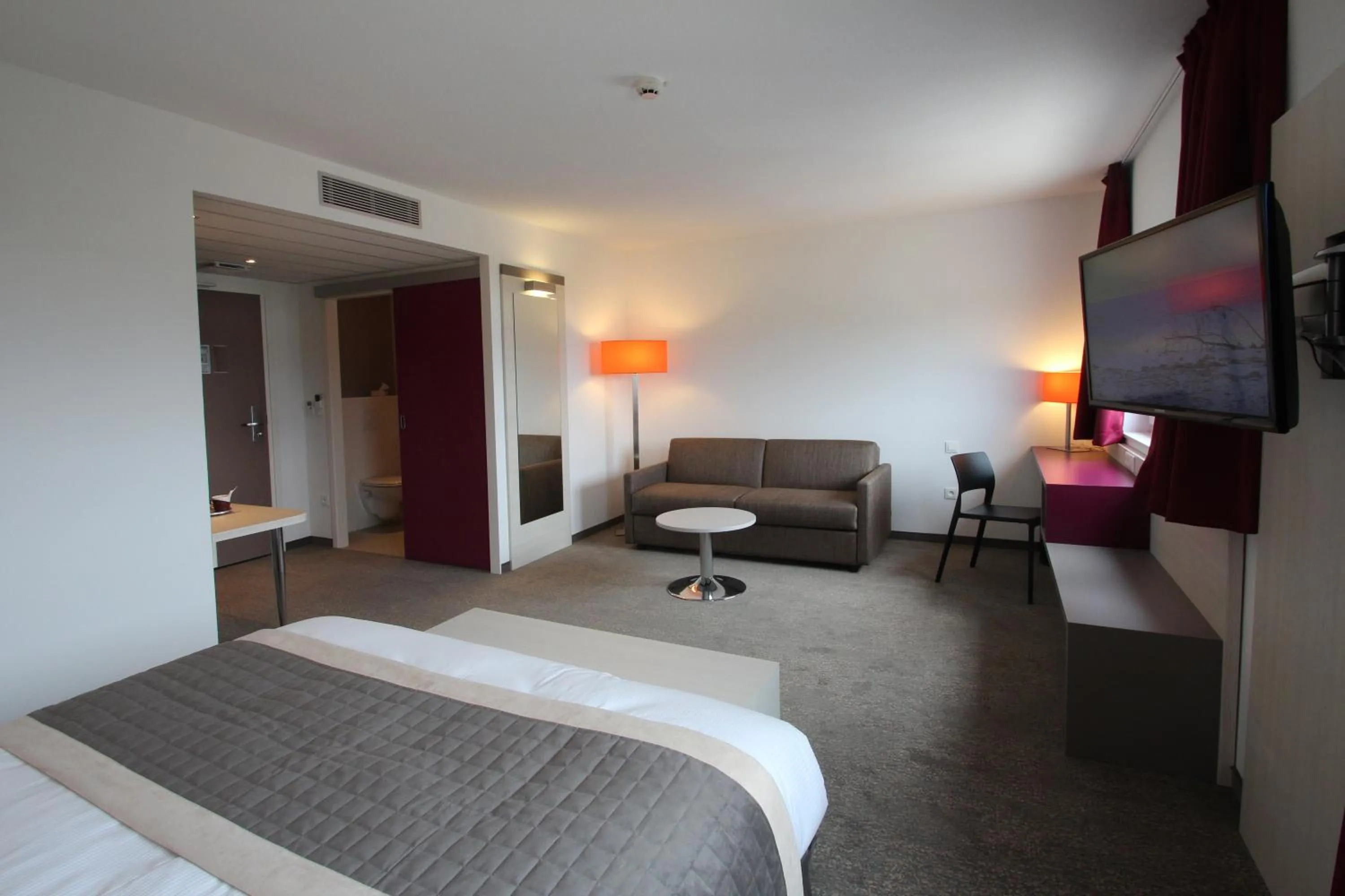 Living room, Bed in Best Western Colmar Expo