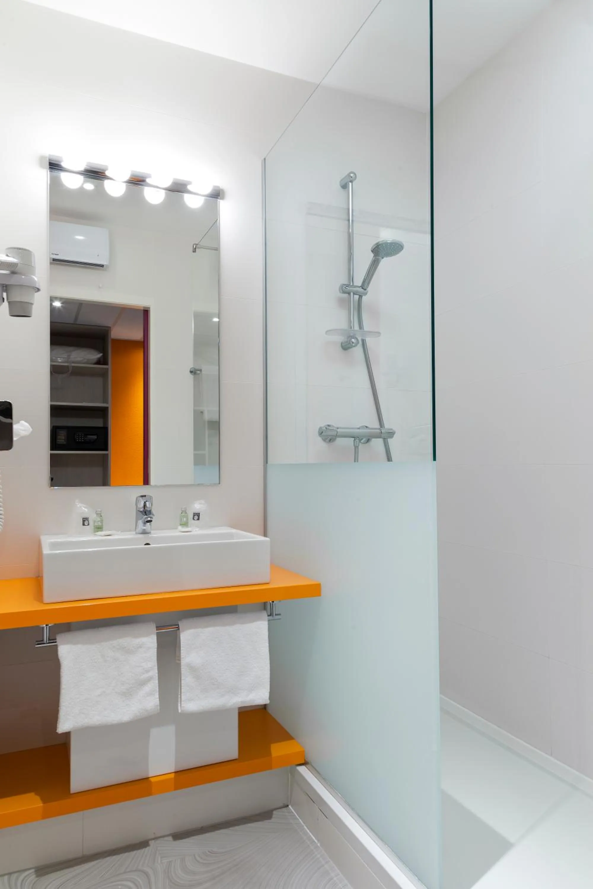 Bathroom in Best Western Colmar Expo