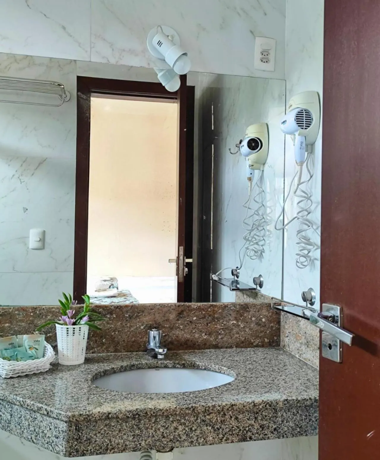 Shower in Hotel Minastur