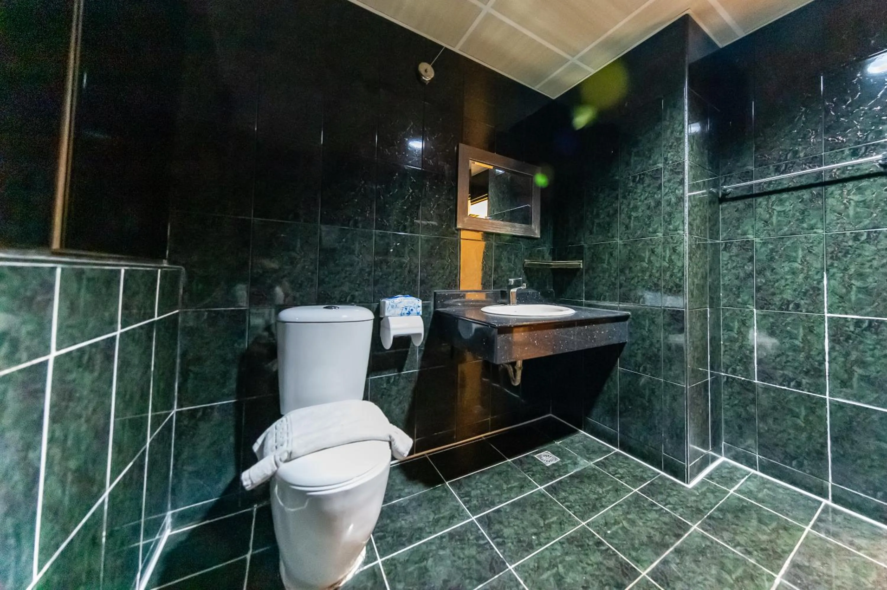 Shower in I HI Sanduo Travel Hotel