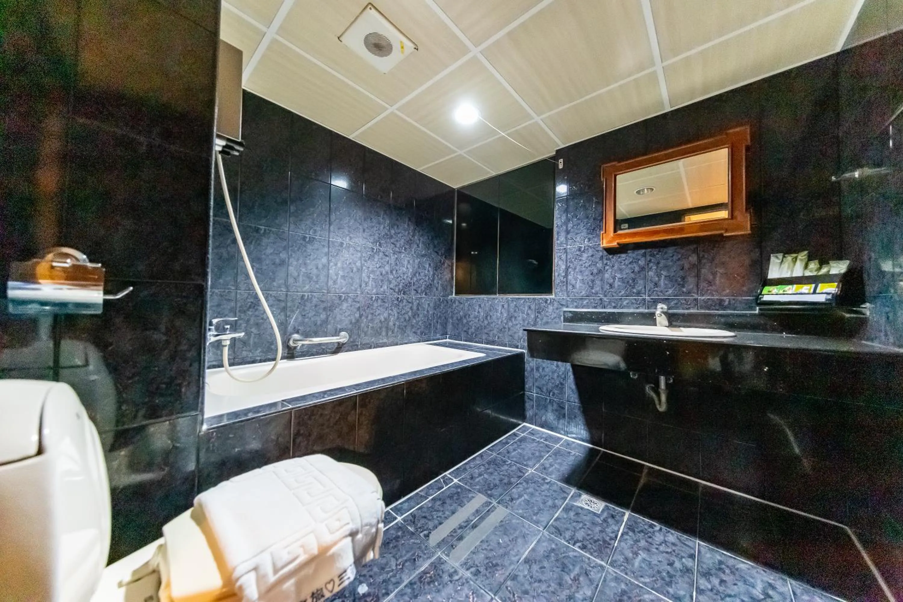 Bathroom in I HI Sanduo Travel Hotel