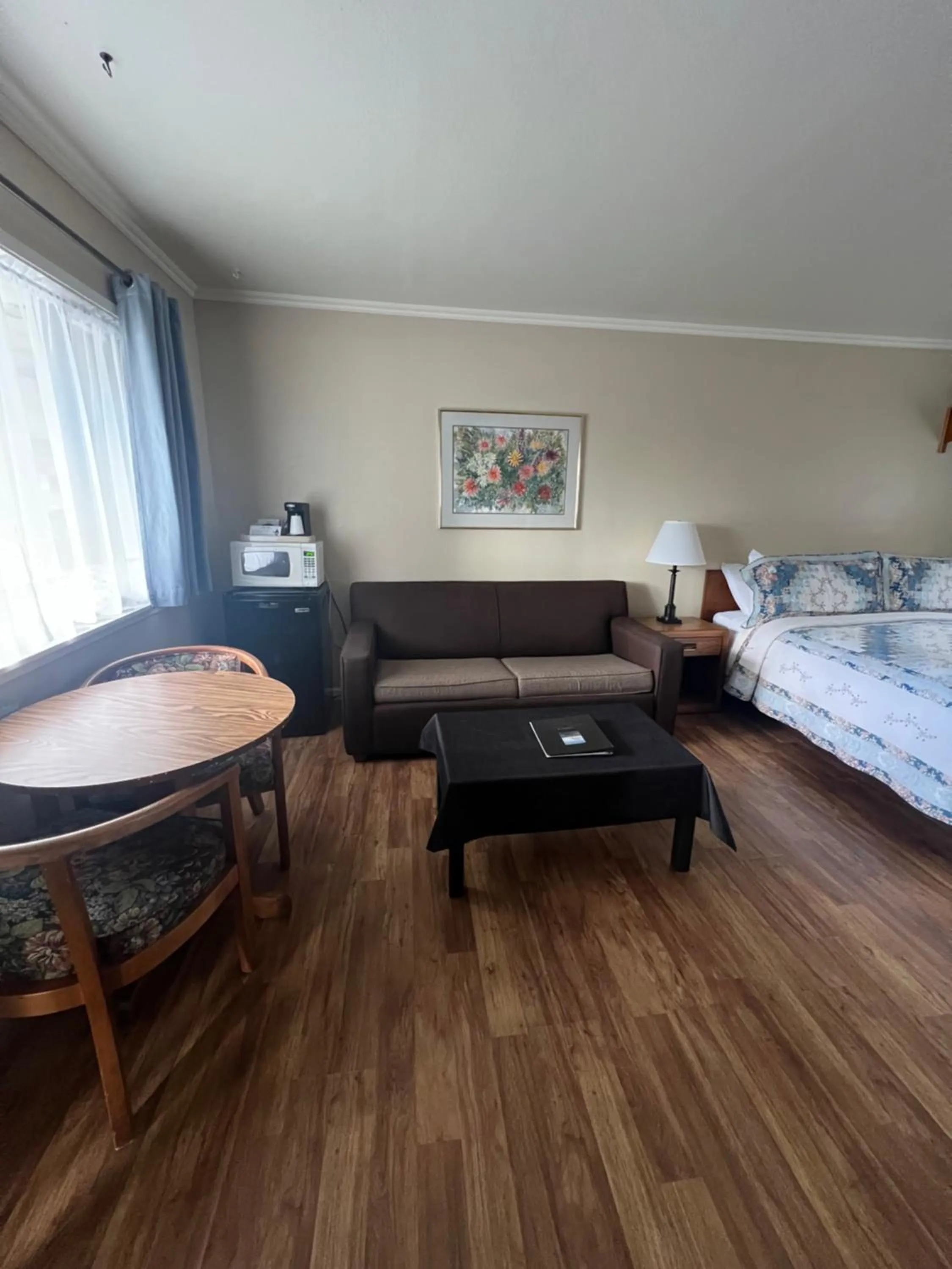 Bed in Ocean Cove Lodge Bar & Grill