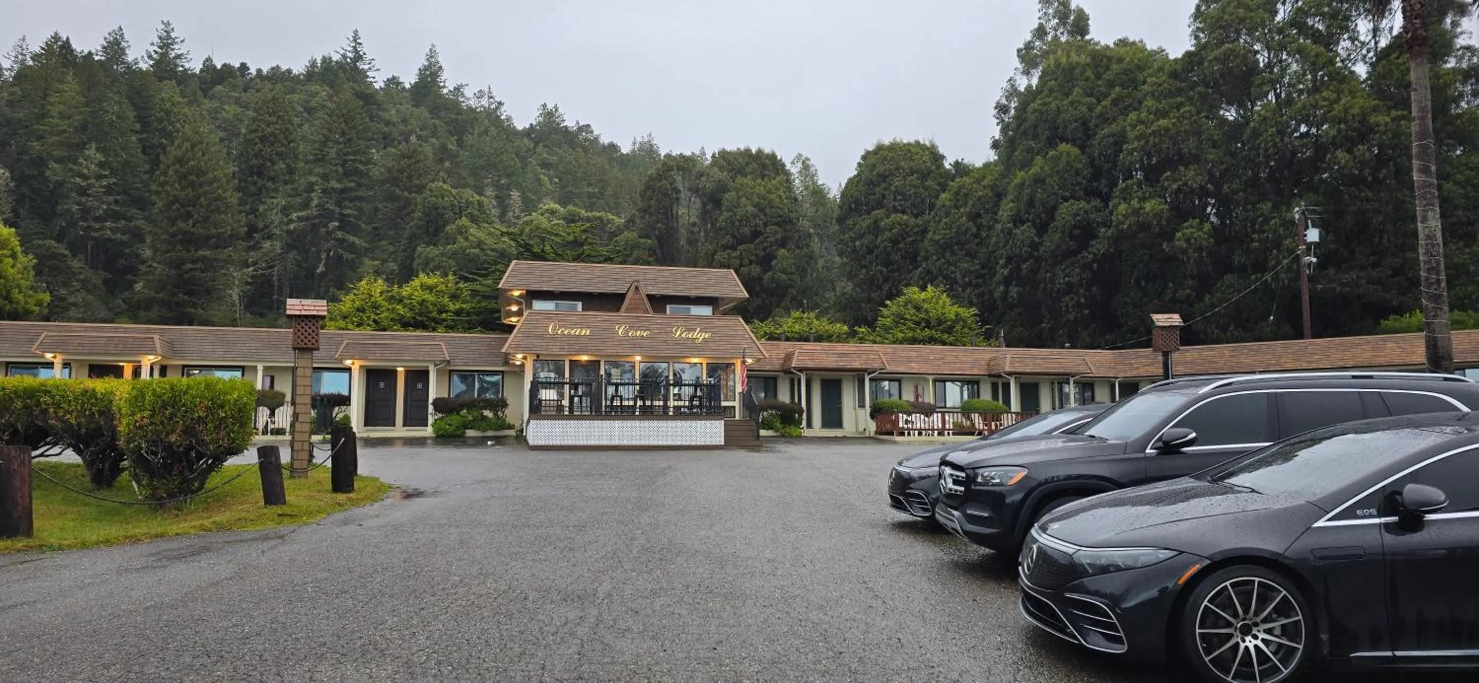 Property building in Ocean Cove Lodge Bar & Grill