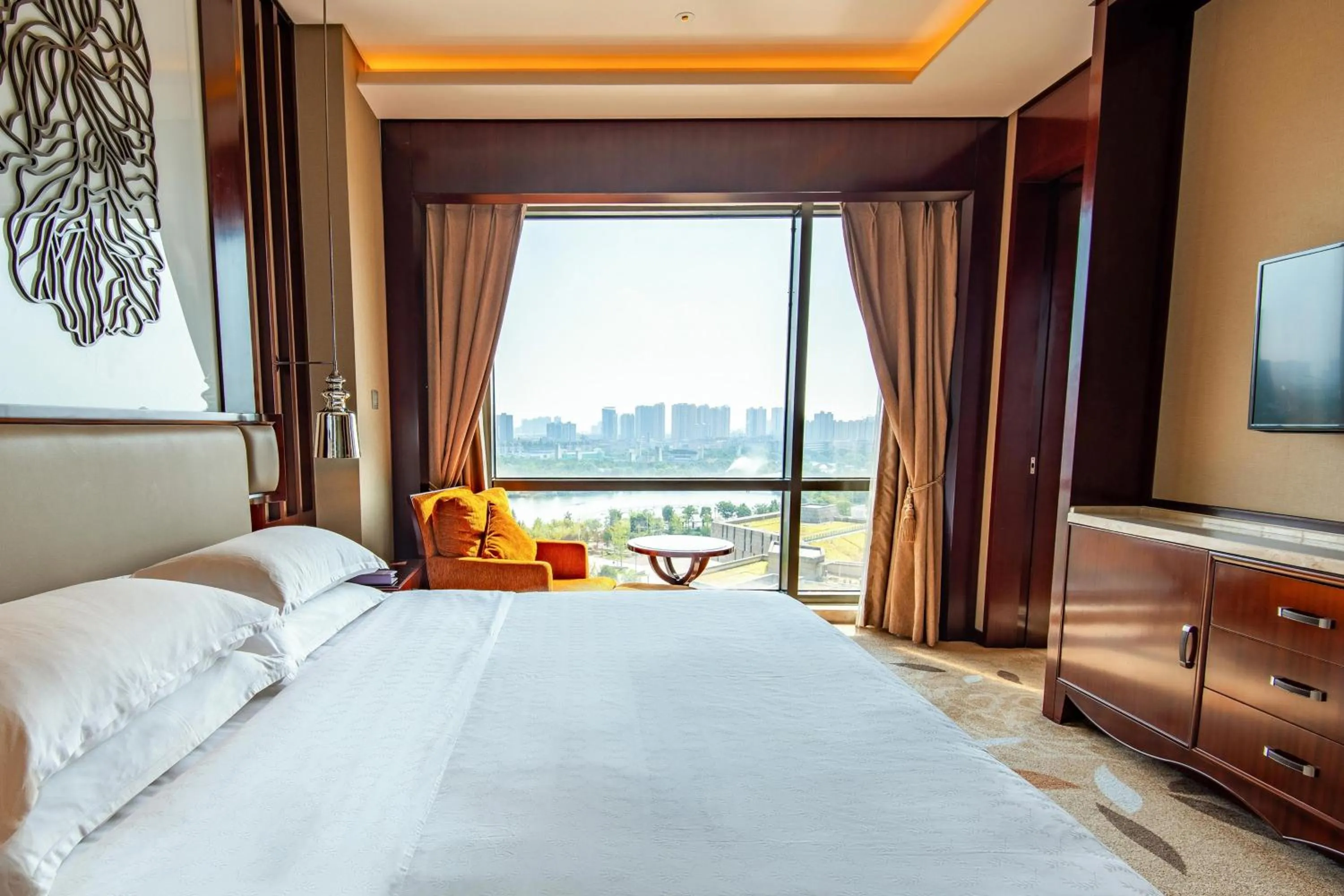 Photo of the whole room, Bed in Sheraton Changde Wuling Hotel