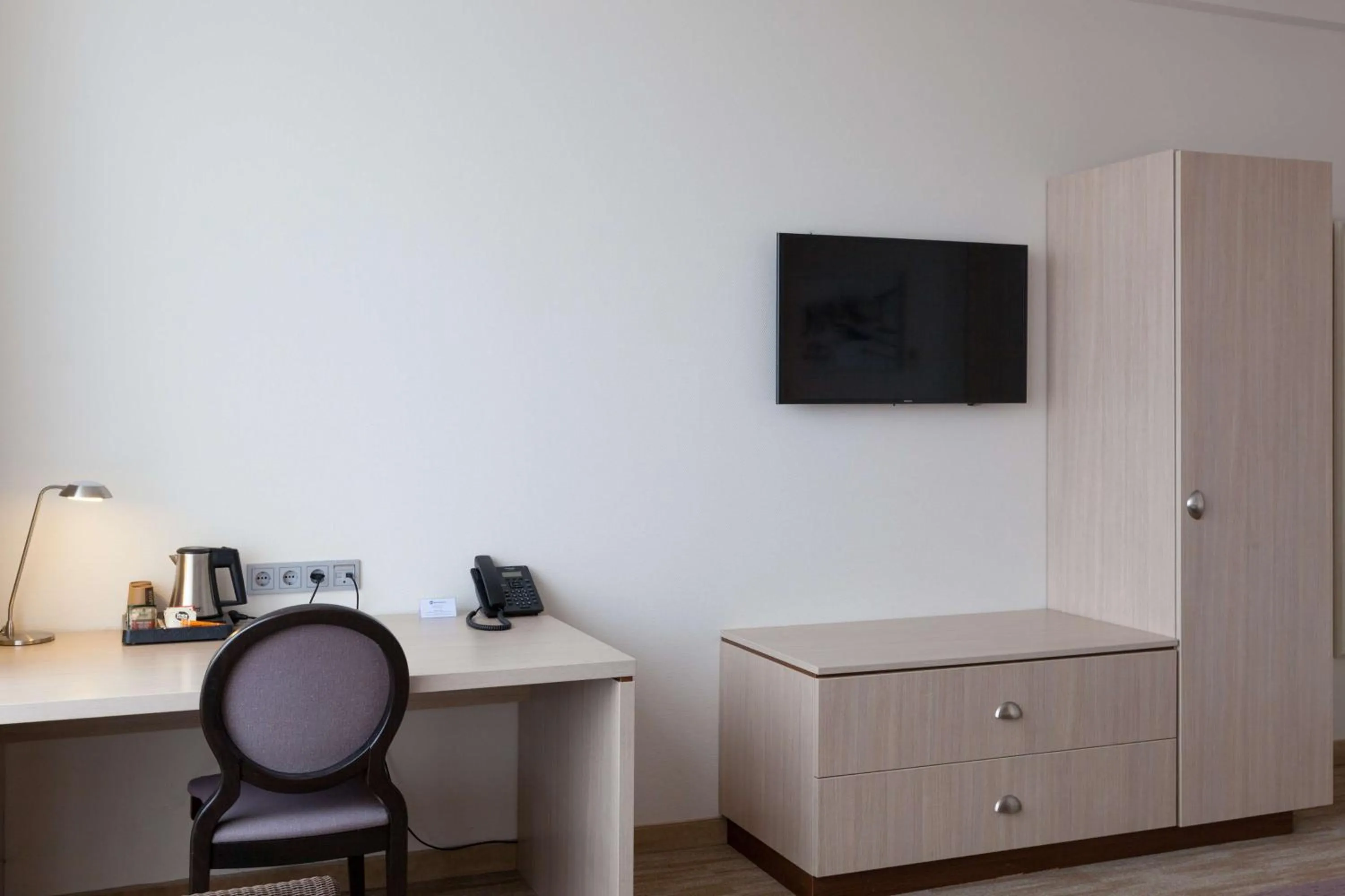 Bedroom in Flonk Hotel Groningen Centre, BW Signature Collection