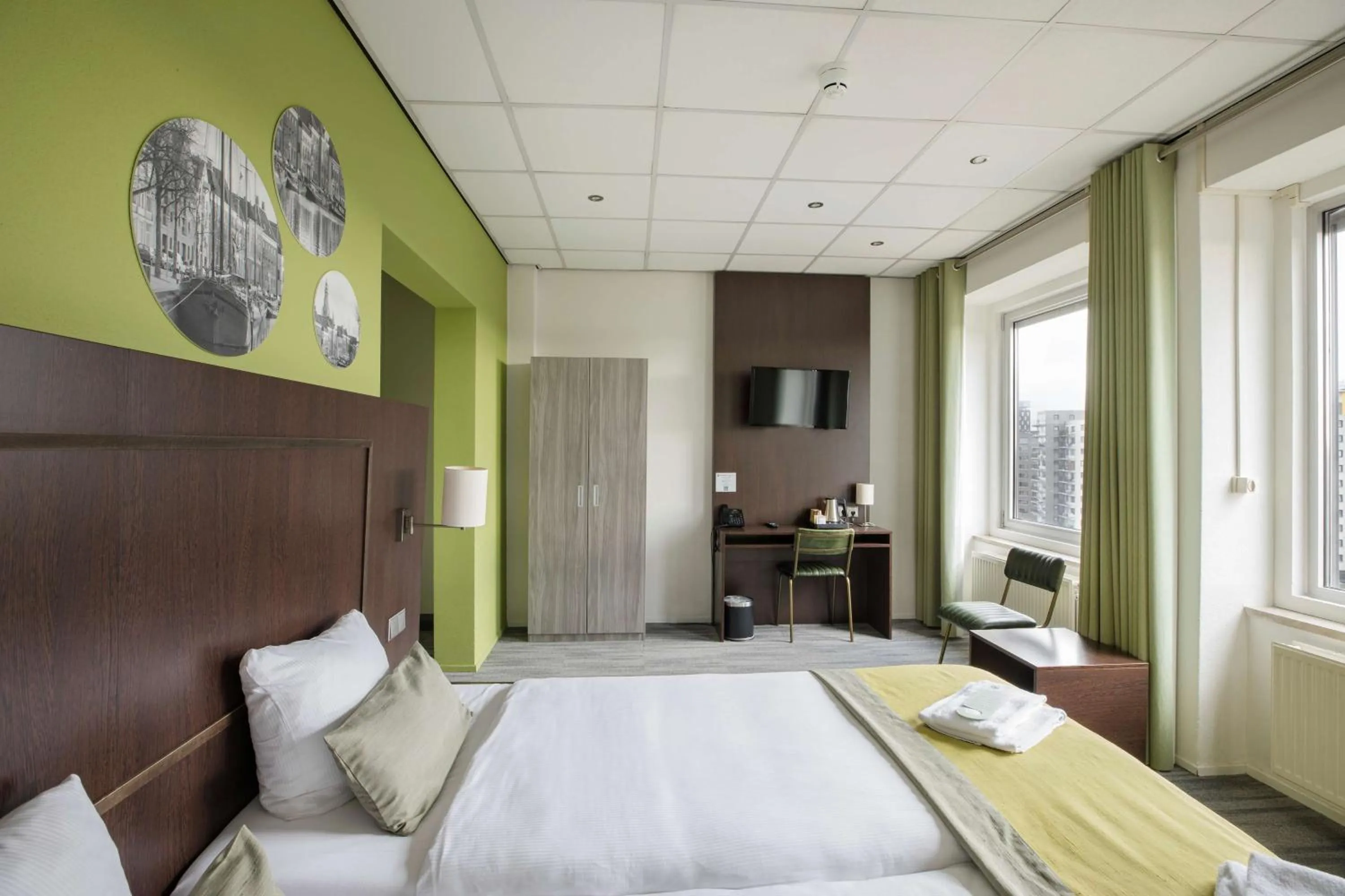 Photo of the whole room, Bed in Flonk Hotel Groningen Centre, BW Signature Collection