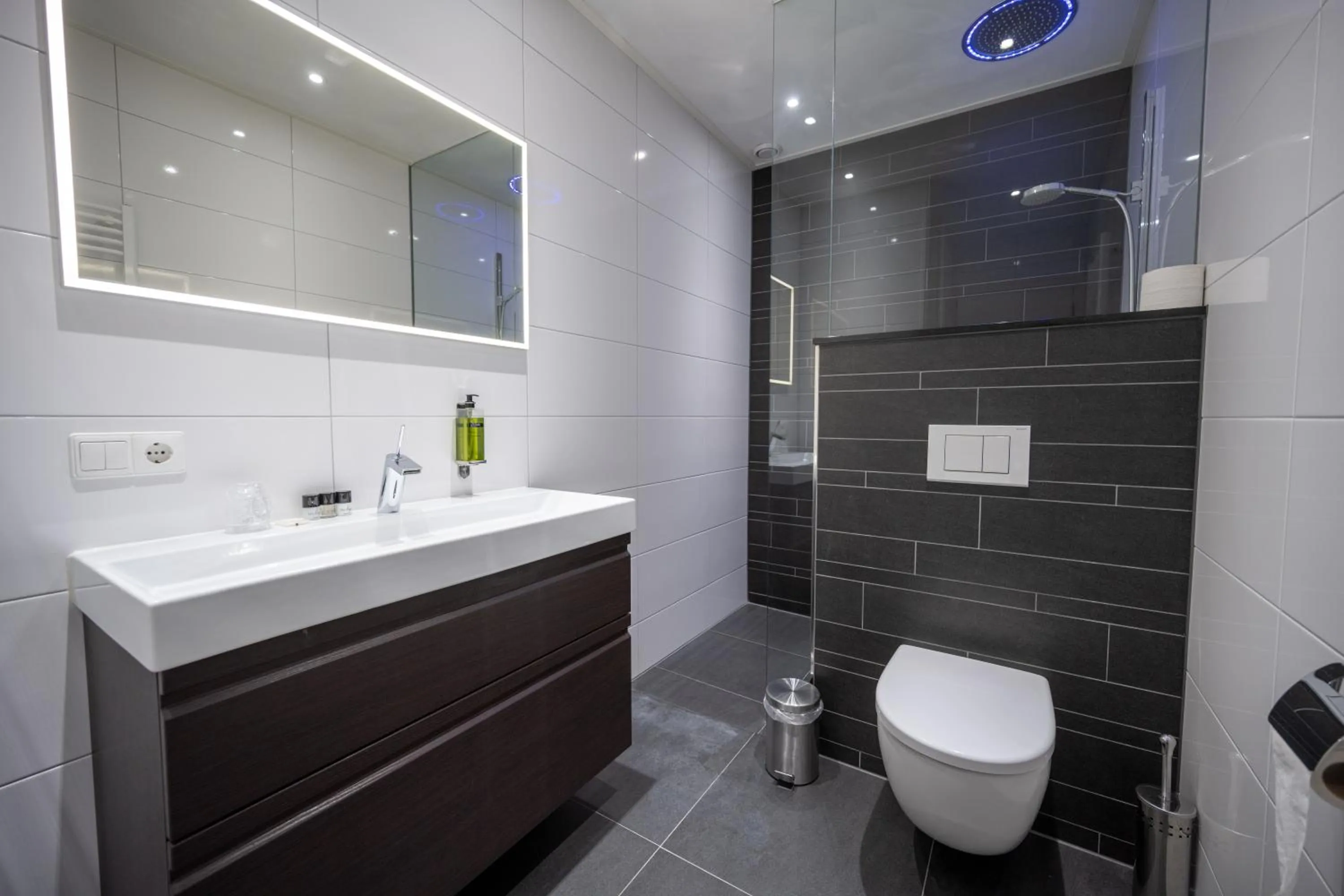 Bathroom in Flonk Hotel Groningen Centre, BW Signature Collection