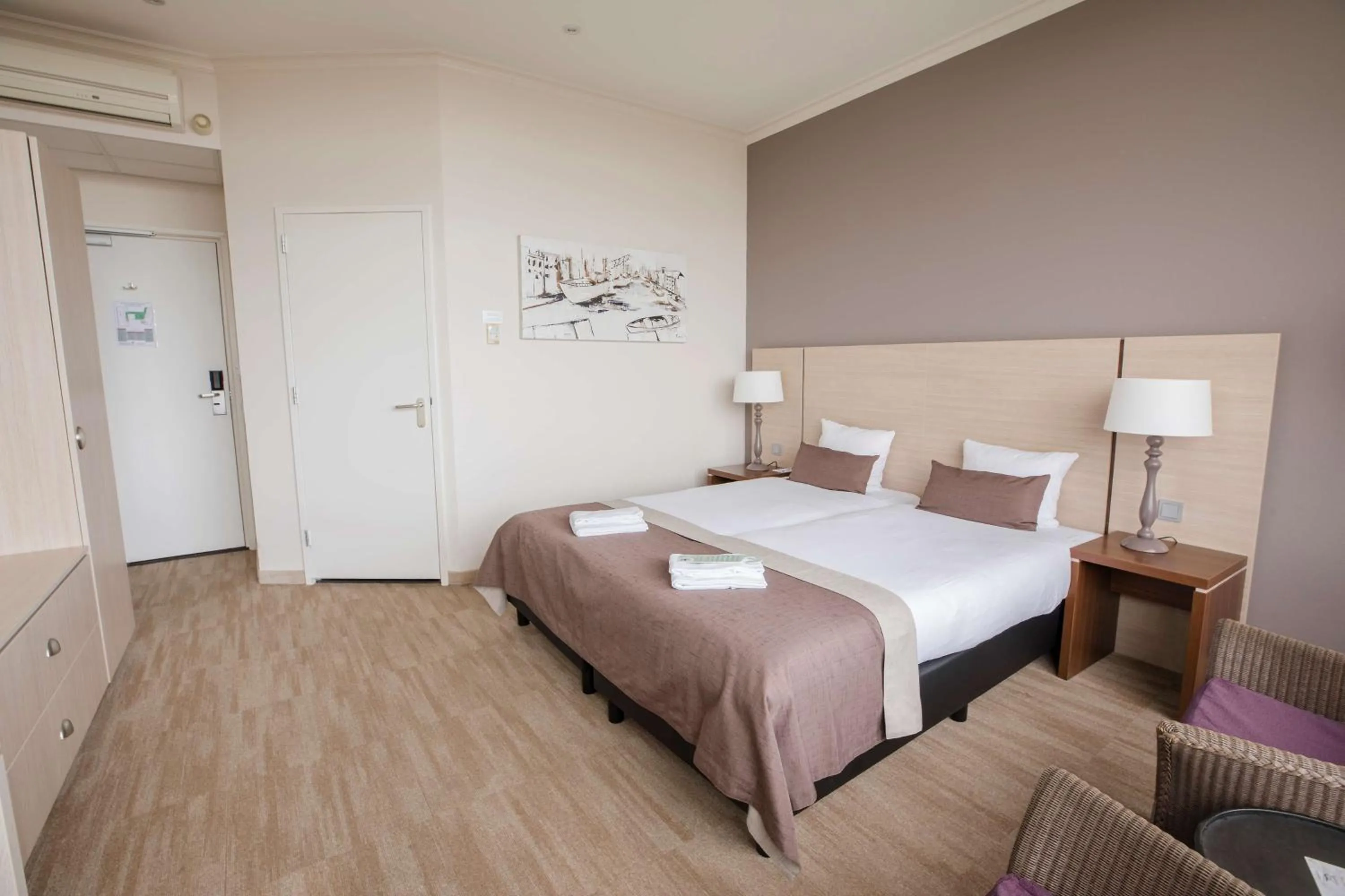 Photo of the whole room, Bed in Flonk Hotel Groningen Centre, BW Signature Collection