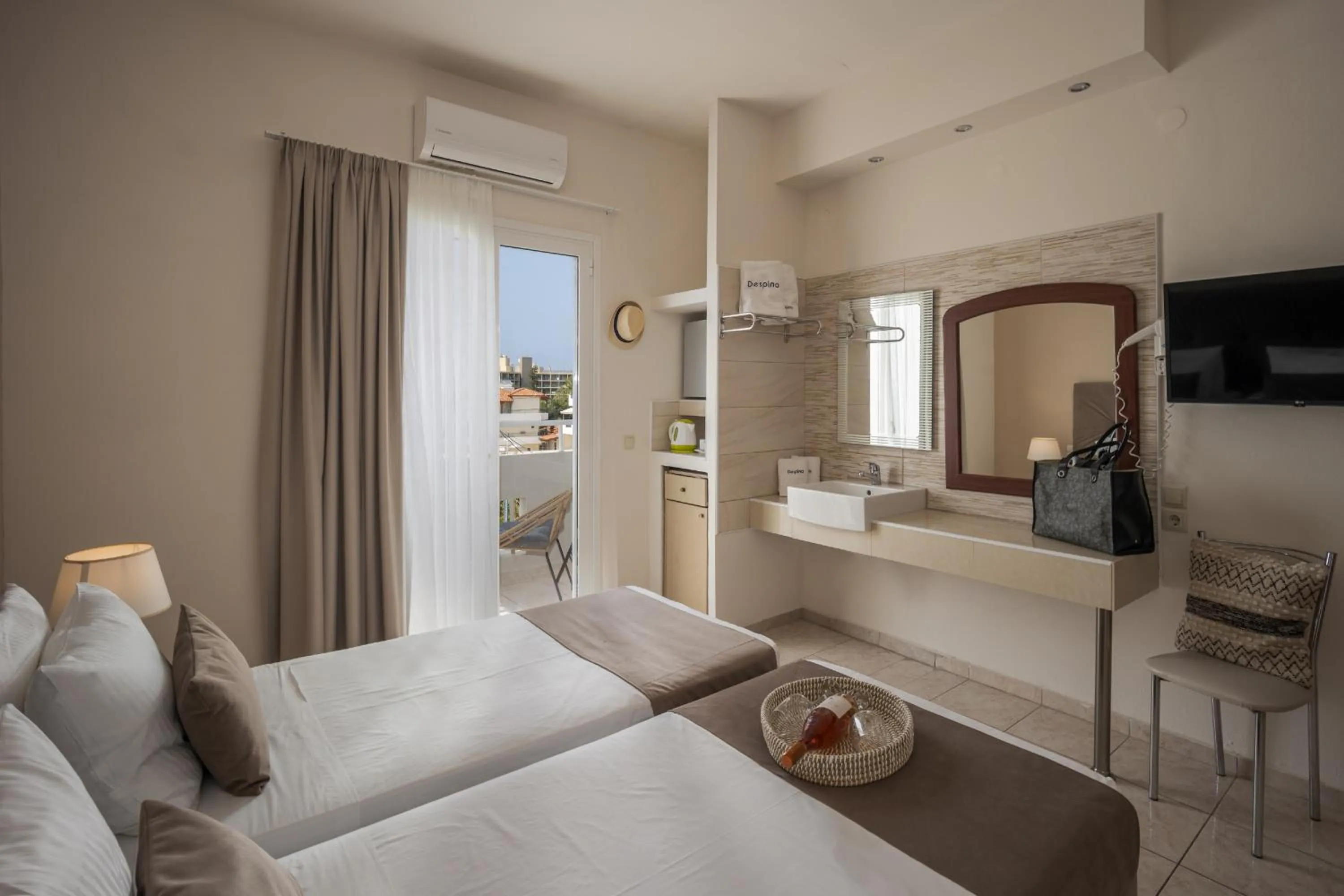 minibar, Bed in Despina Aparthotel by Philoxenia Hotel & SPA