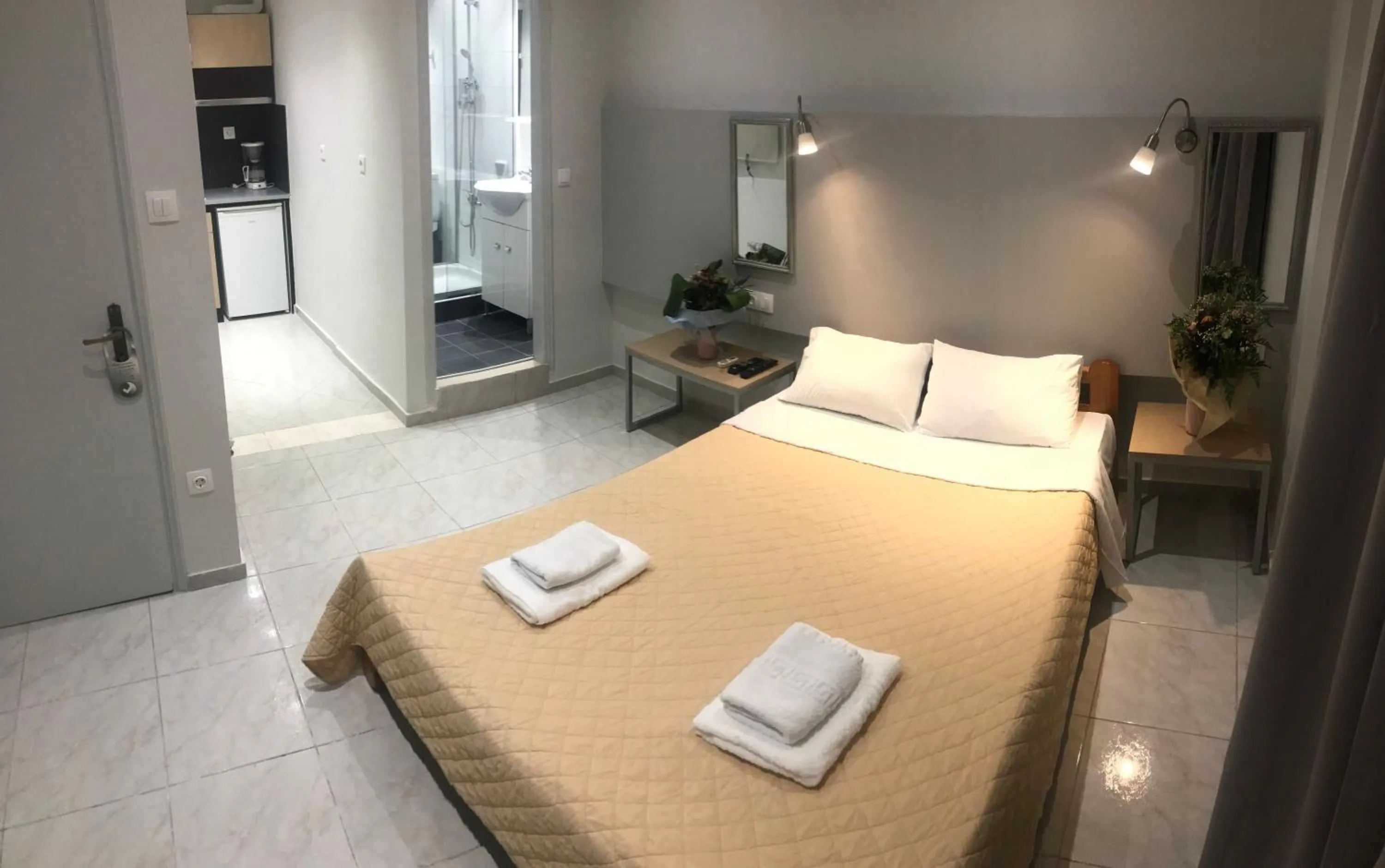 Bathroom, Bed in Atlantis Hotel