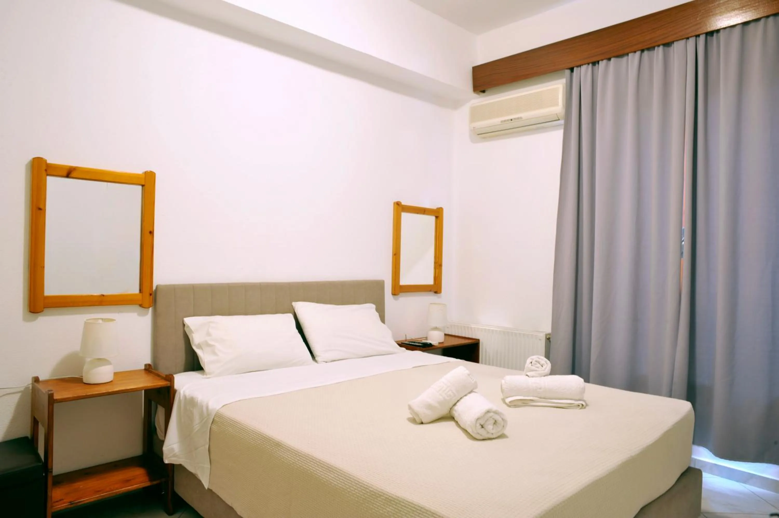 Bedroom, Bed in Atlantis Hotel