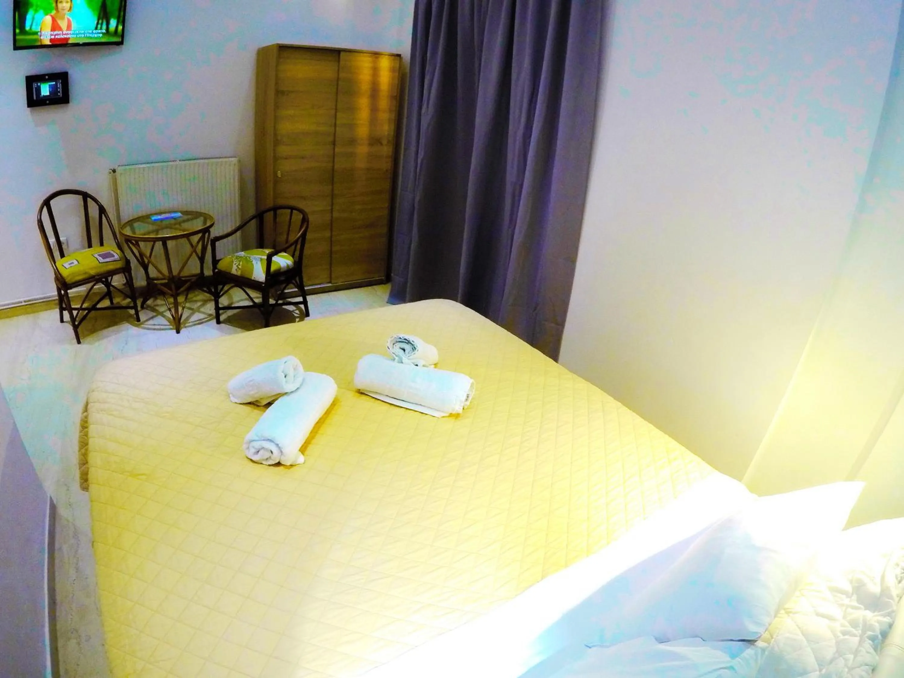 bunk bed, Bed in Atlantis Hotel