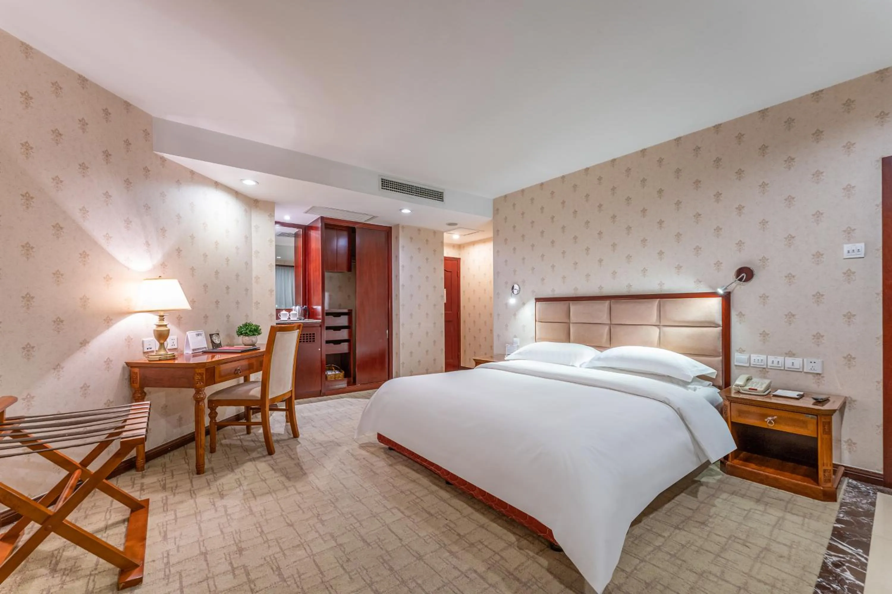 Photo of the whole room, Bed in Baoding Zhong Yin Hotel