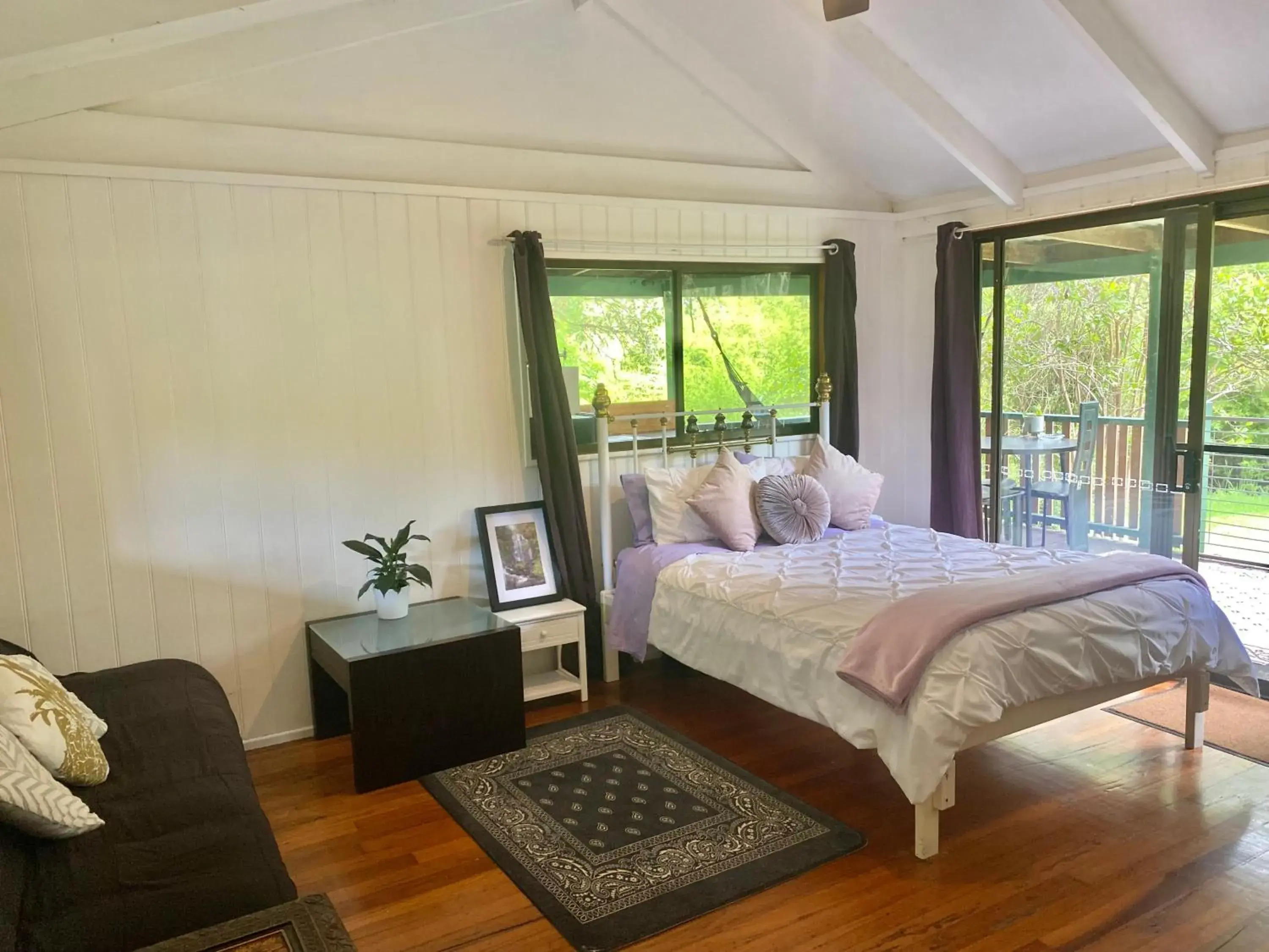 Deluxe Double Room with Balcony in Nimbin waterfall retreat Deluxe Double Room with Balcony in Nimbin waterfall retreat