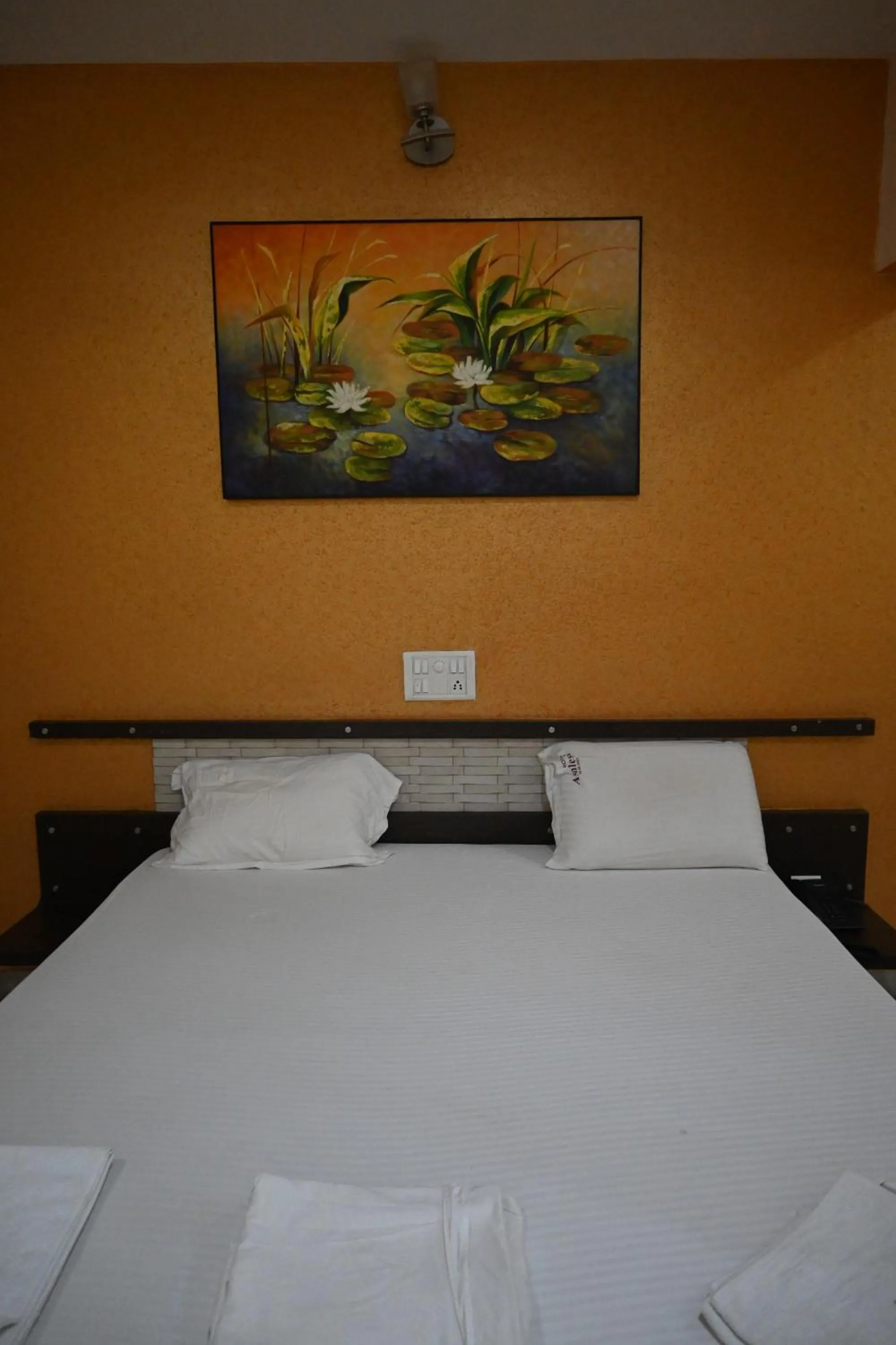 Bed in Hotel Ashlesh Manipal