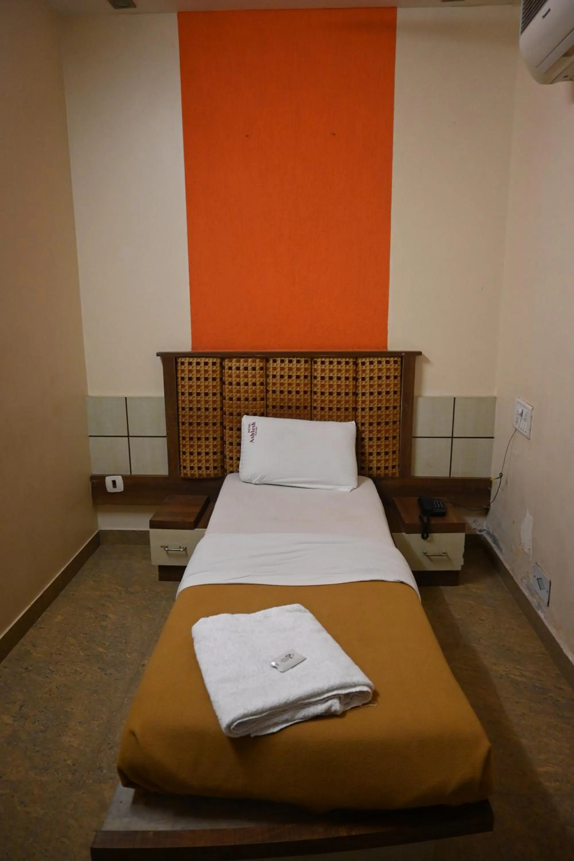 Bedroom, Bed in Hotel Ashlesh Manipal