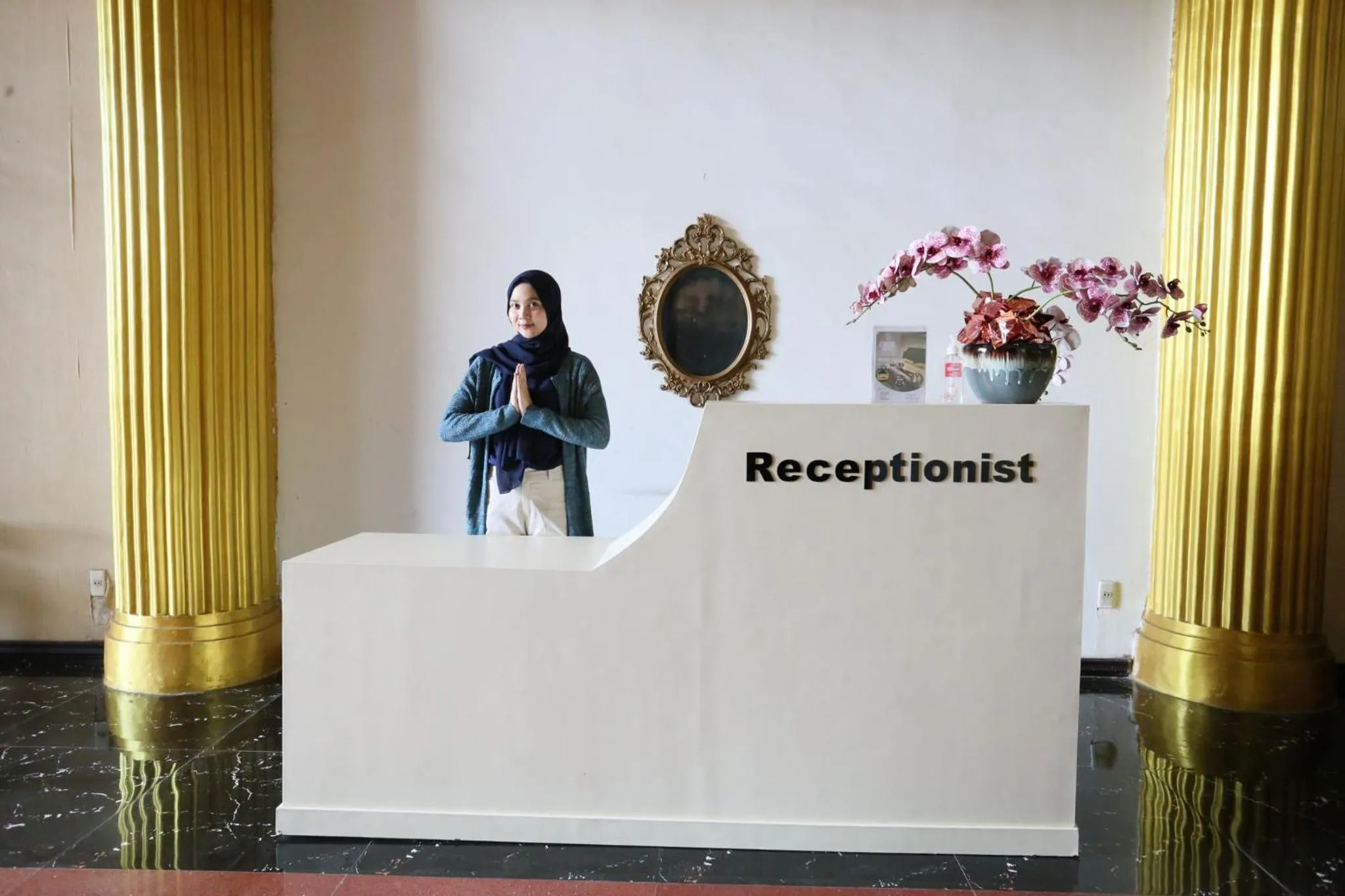 Text overlay in New Z Suites