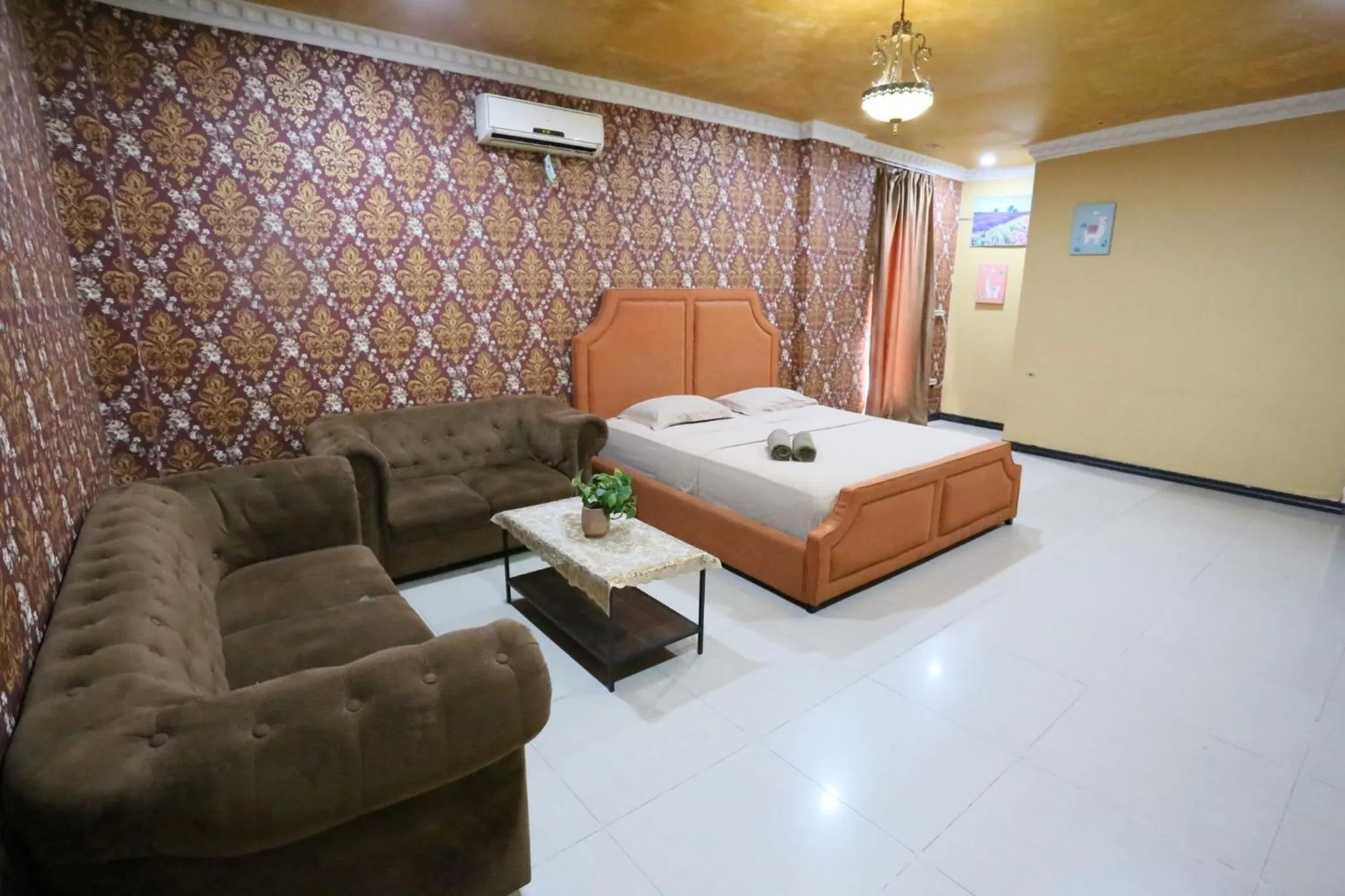 Photo of the whole room in New Z Suites