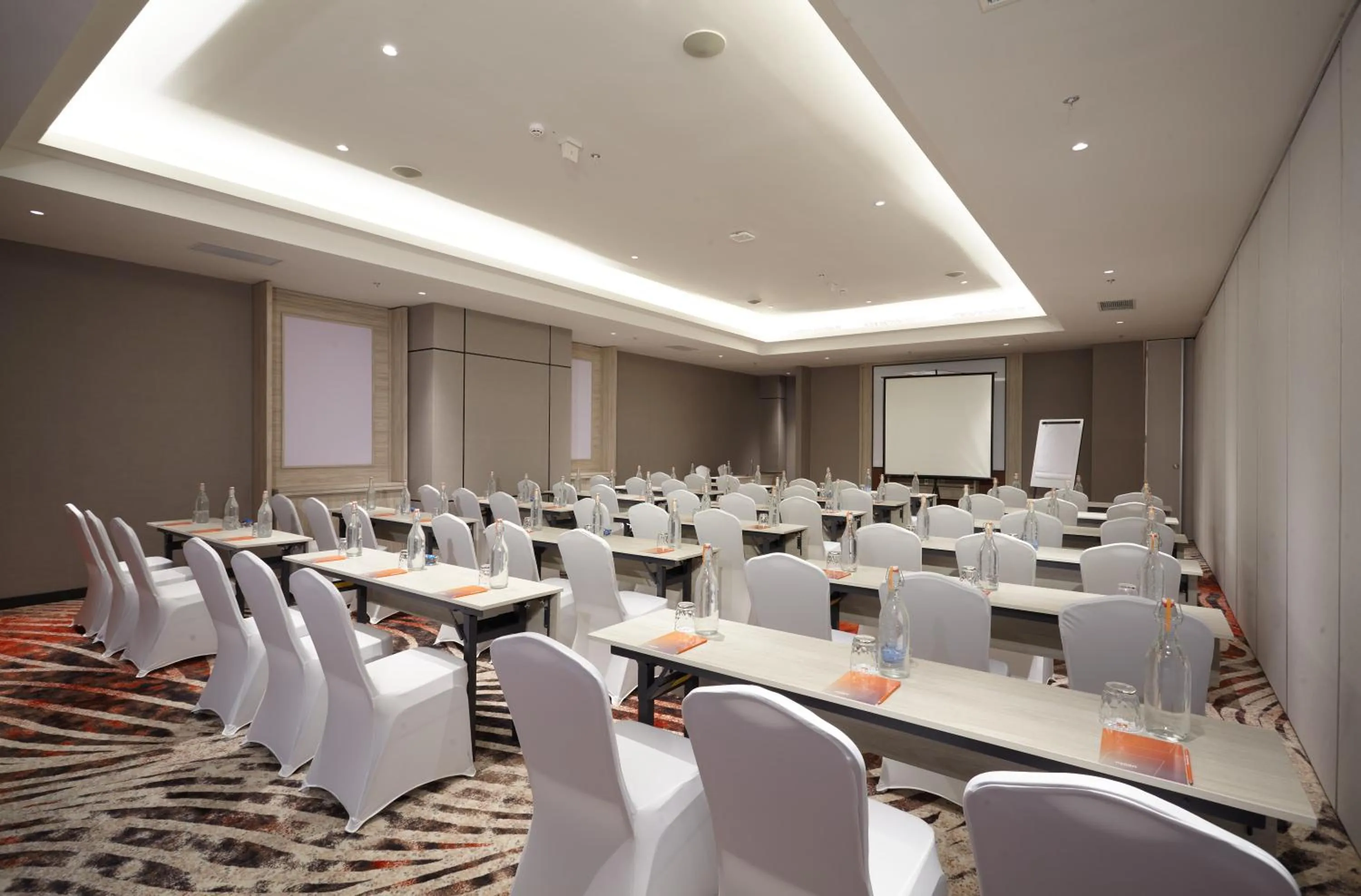 Business facilities in HARRIS Hotel & Convention Cibinong City Mall Bogor