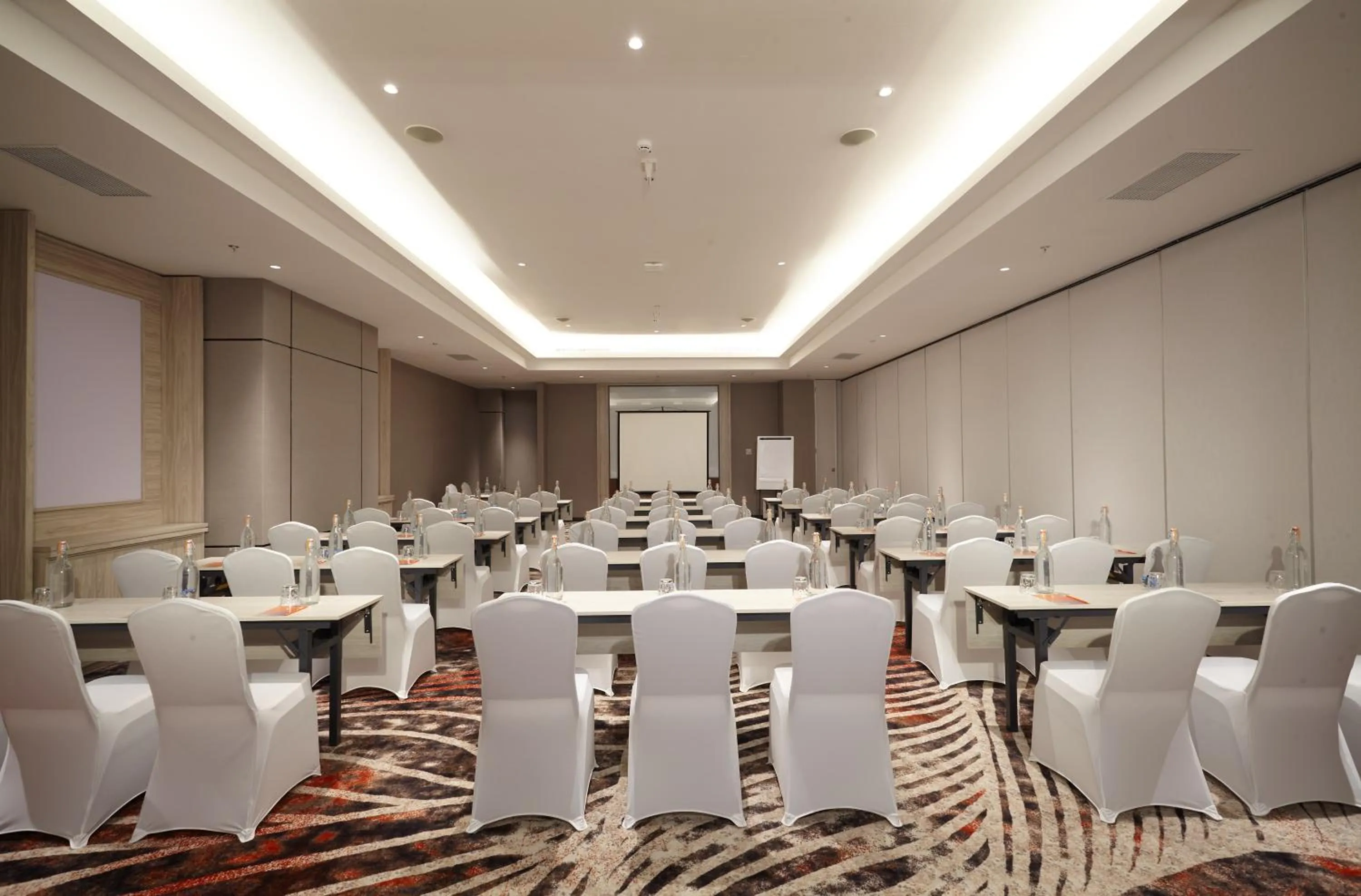 Business facilities in HARRIS Hotel & Convention Cibinong City Mall Bogor