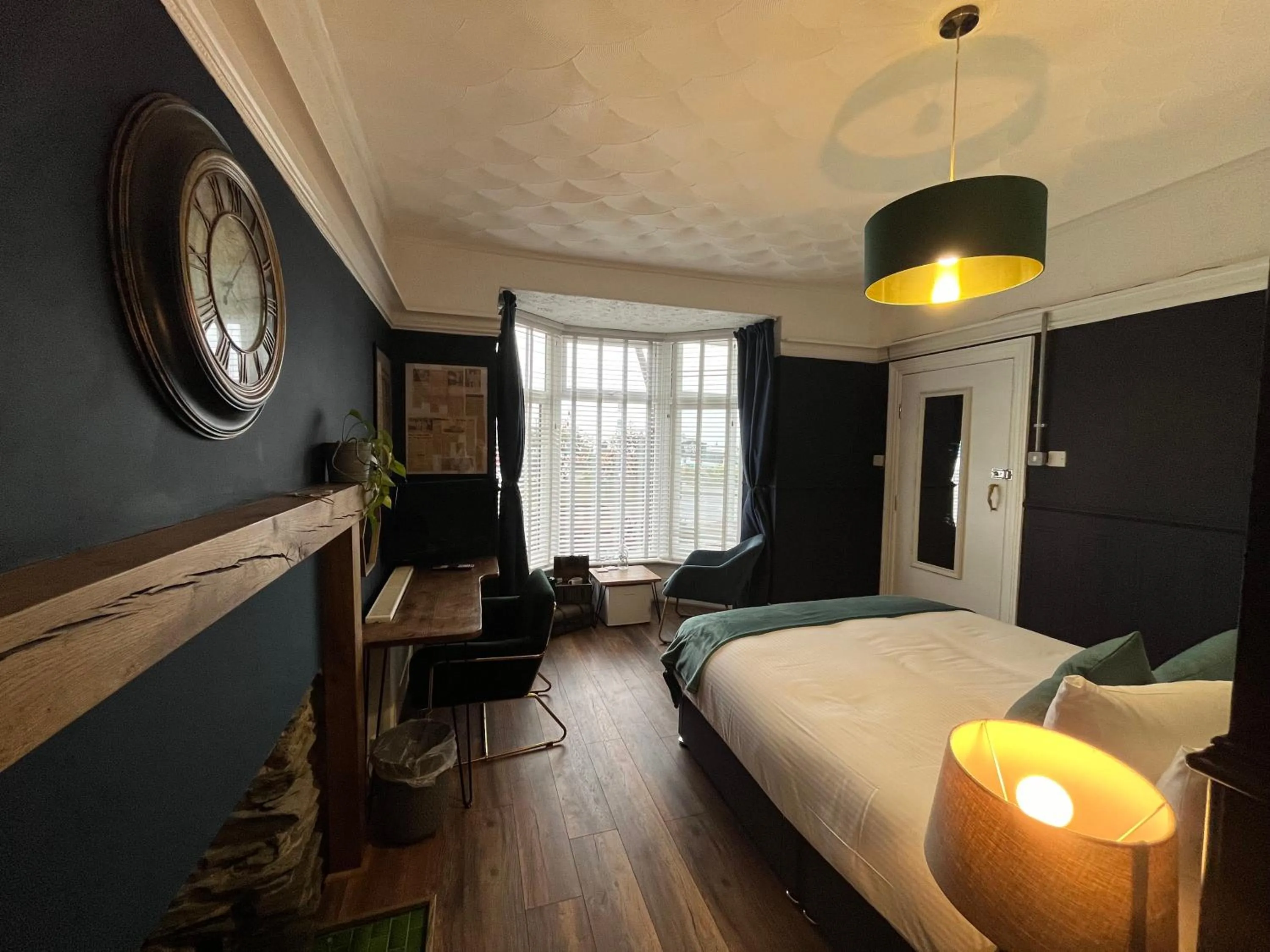 Photo of the whole room, Bed in The Lyncroft