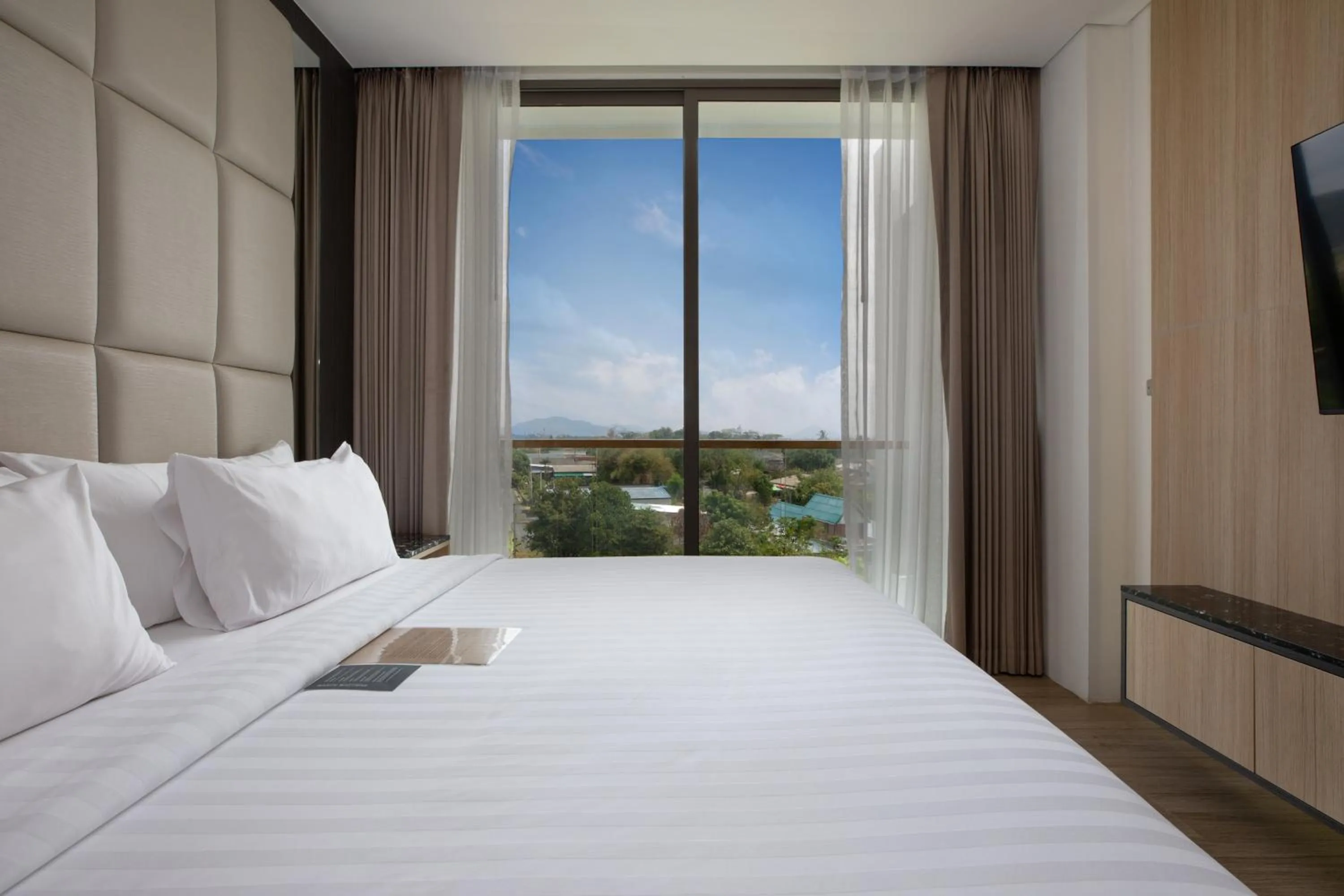 Bed in Elite Atoll Serviced Apartments Phuket