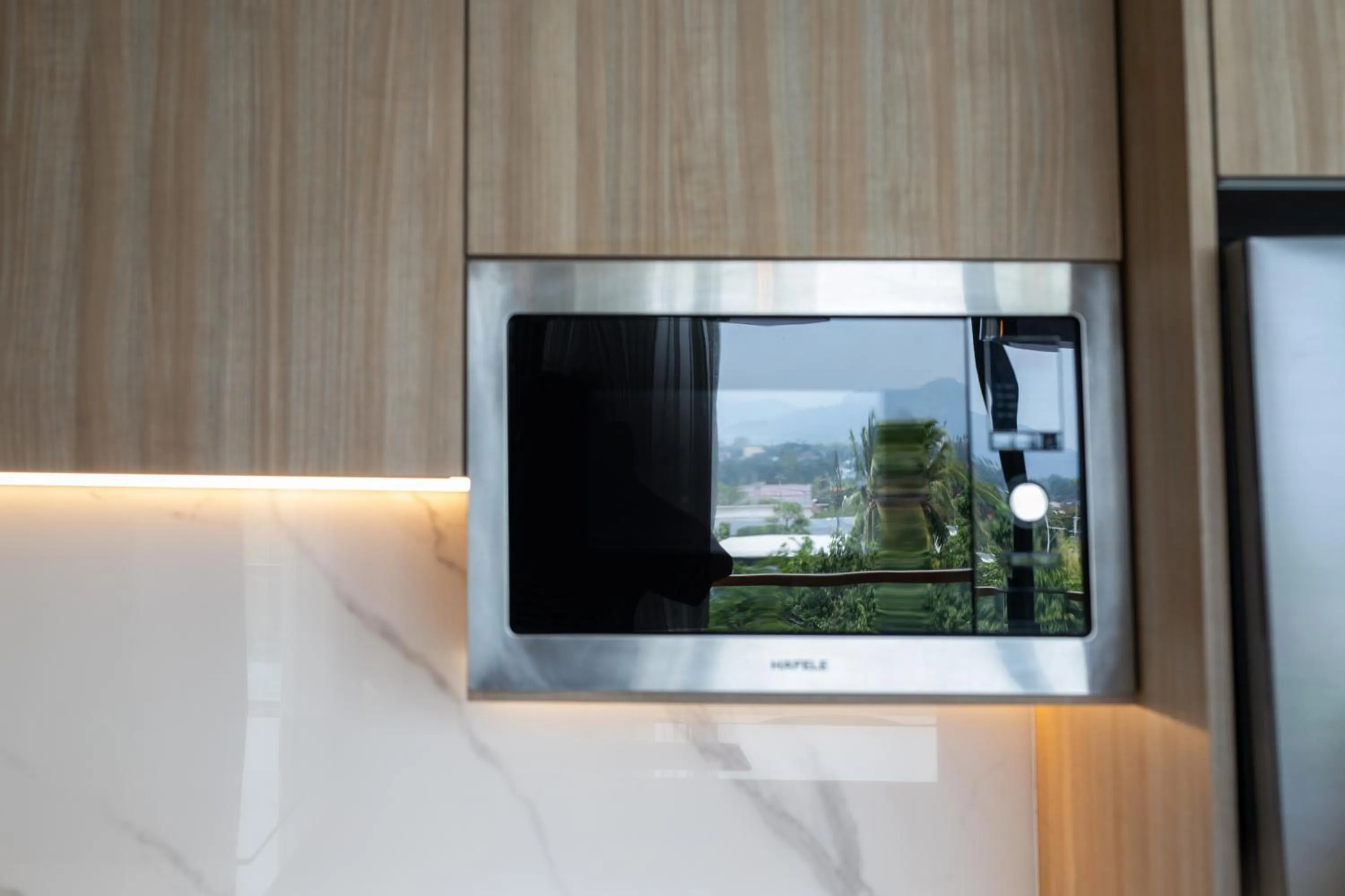 microwave in Elite Atoll Serviced Apartments Phuket