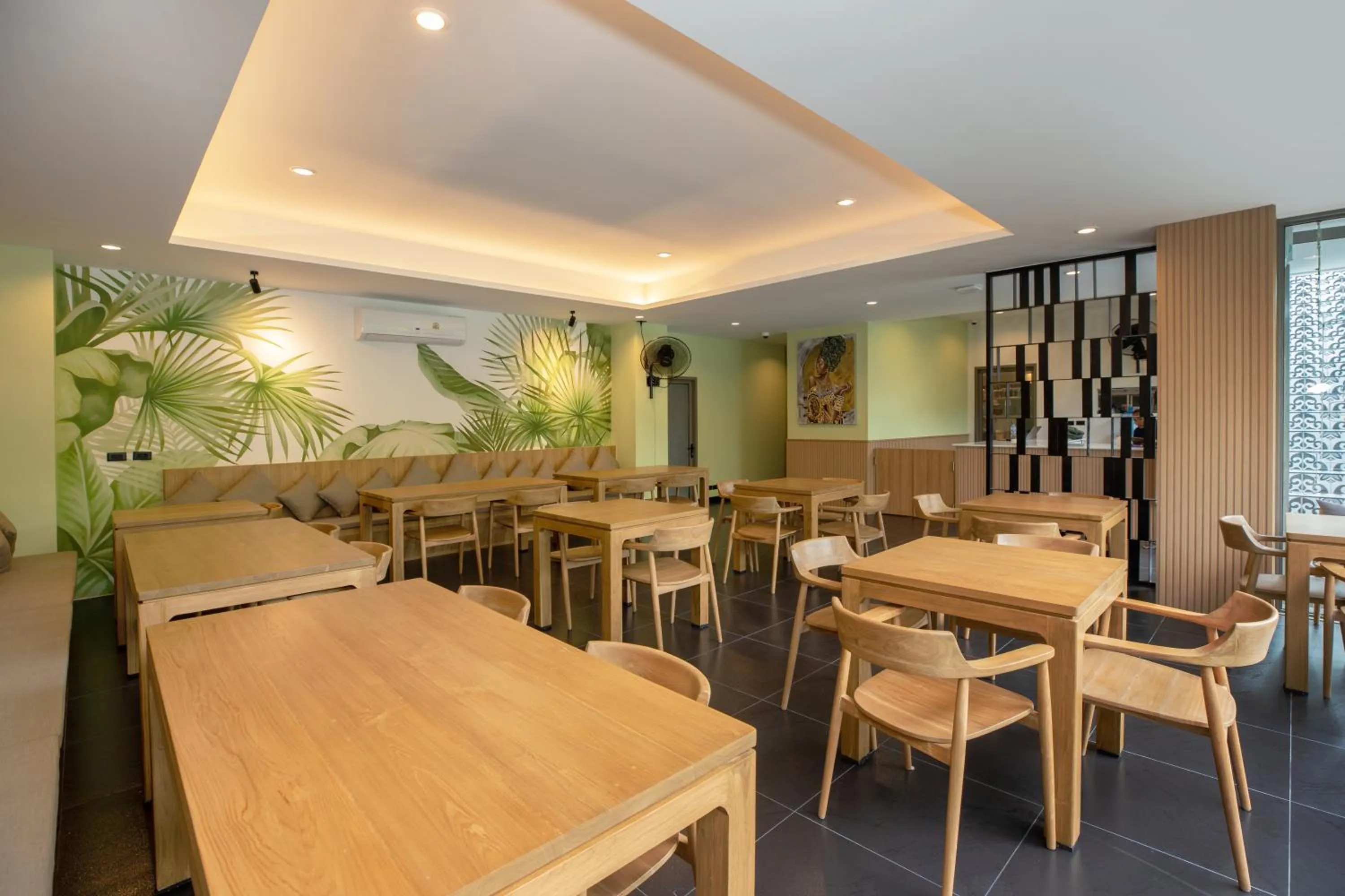 Restaurant/places to eat in Elite Atoll Serviced Apartments Phuket