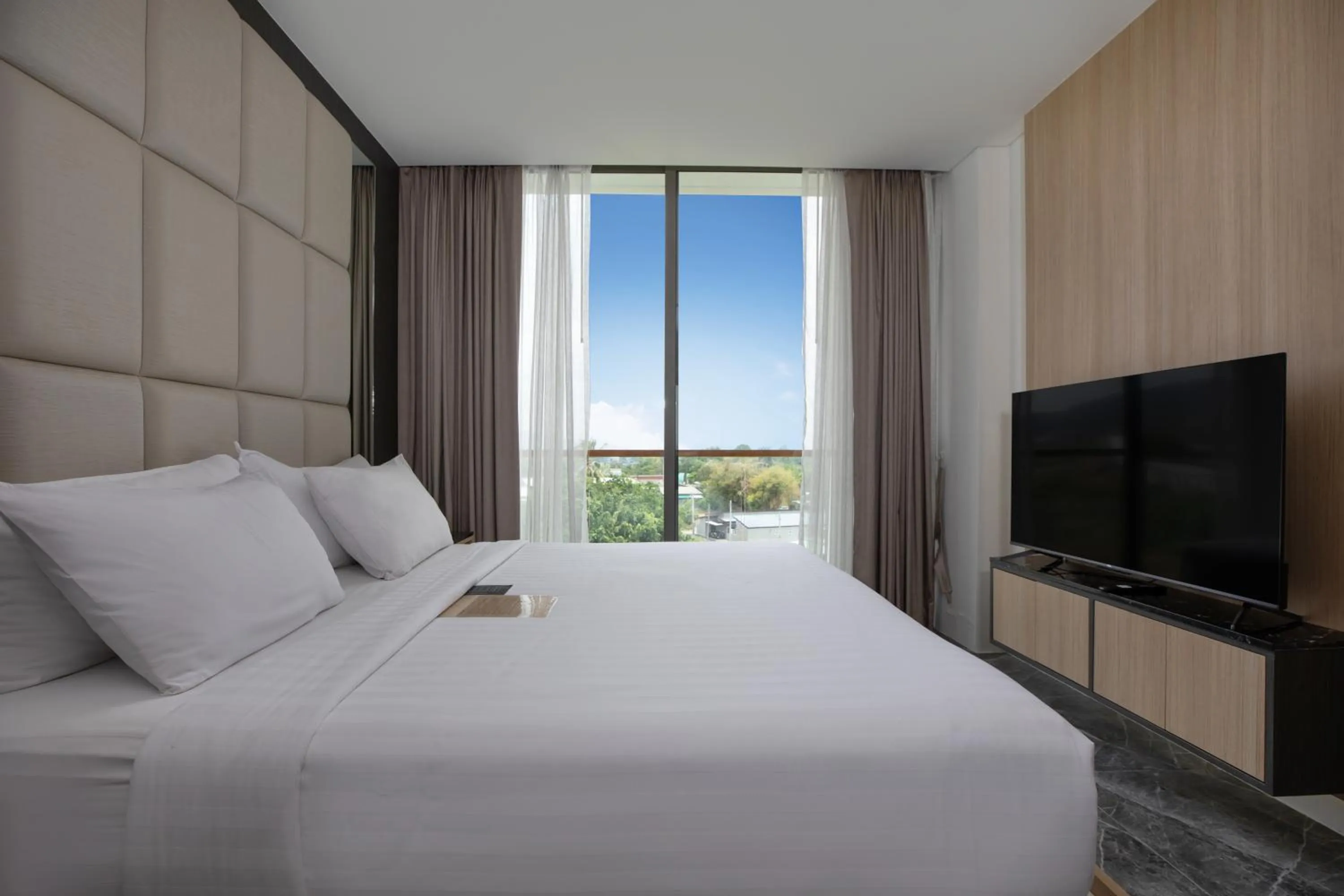 Bed in Elite Atoll Serviced Apartments Phuket