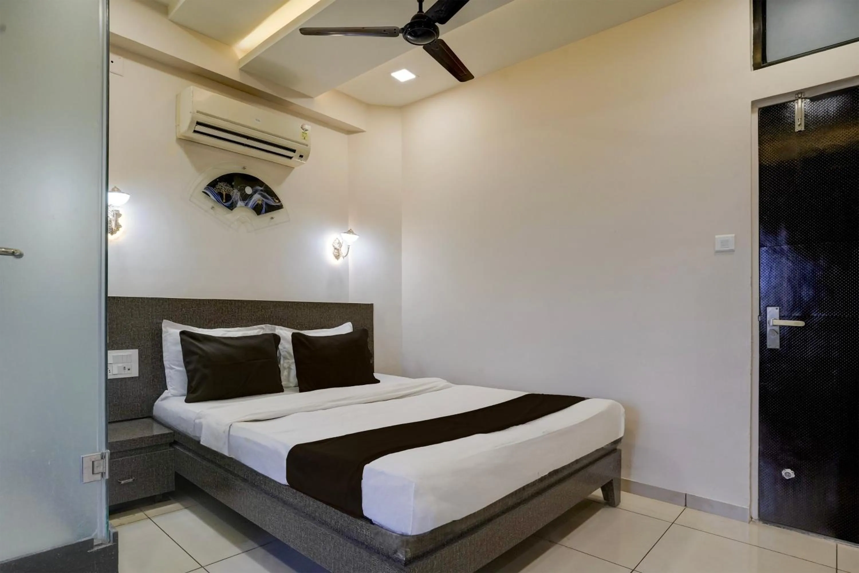 Bedroom, Bed in Hotel O DH