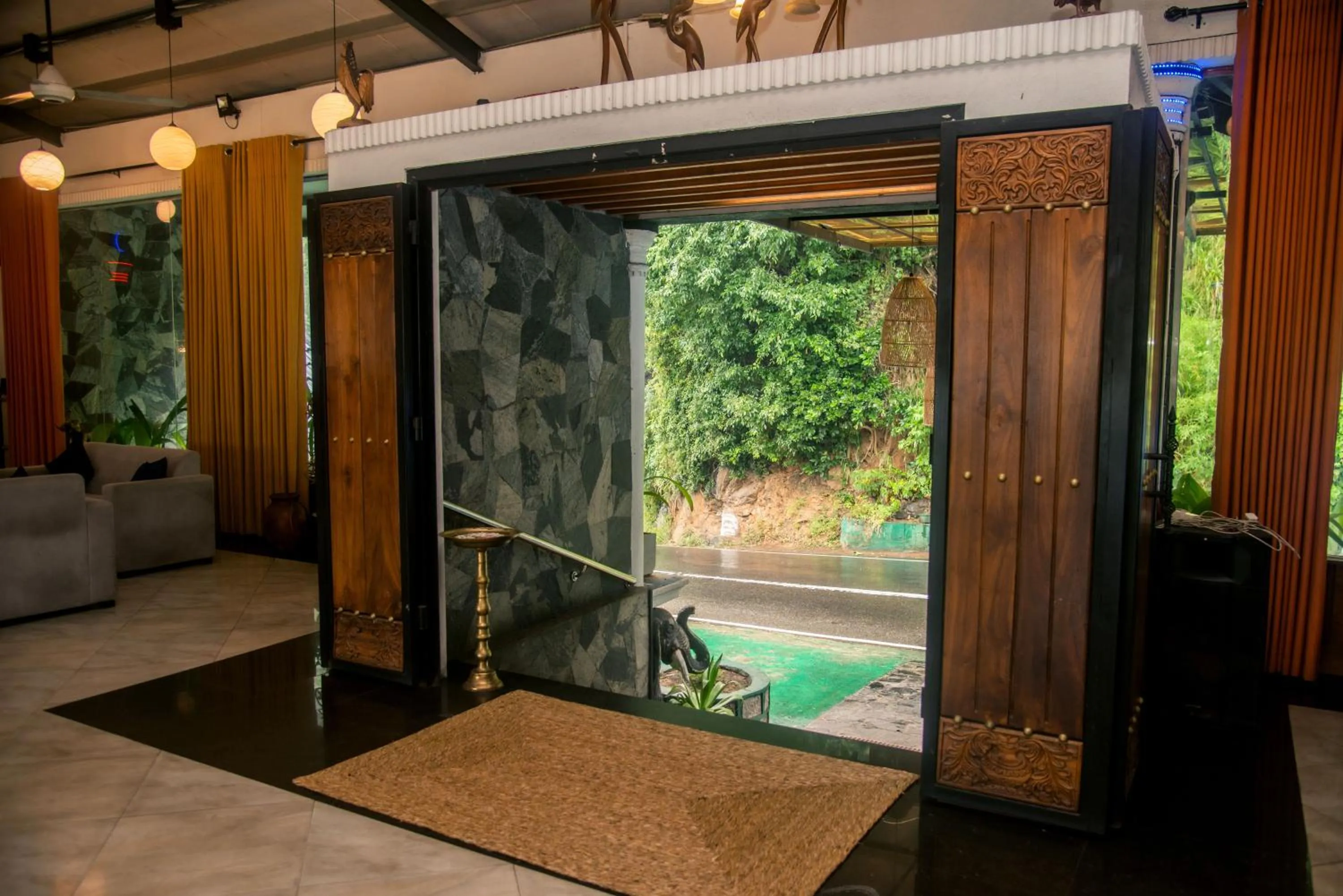 Facade/entrance in Ella Mount Heaven