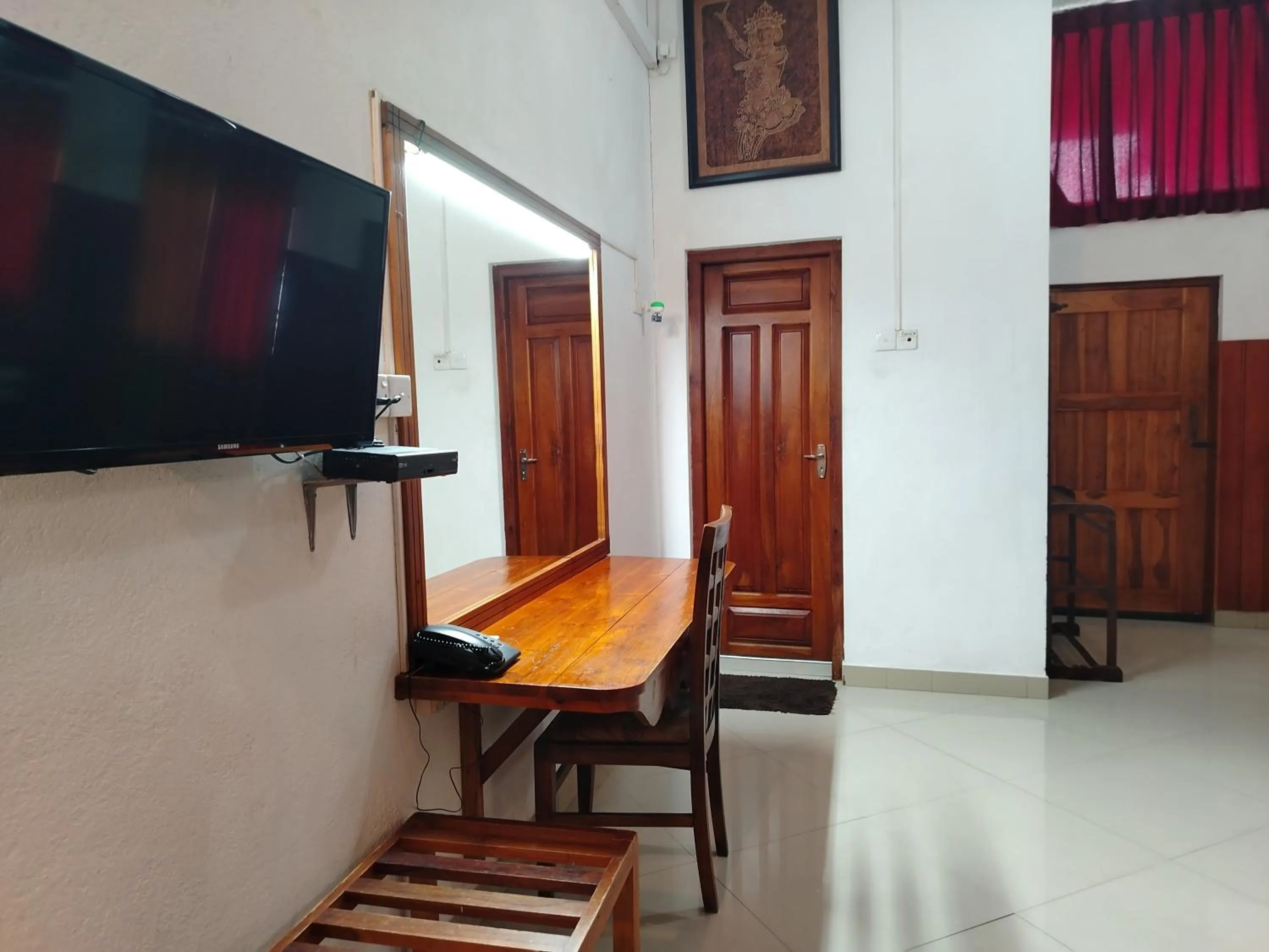 TV and multimedia in Ella Mount Heaven