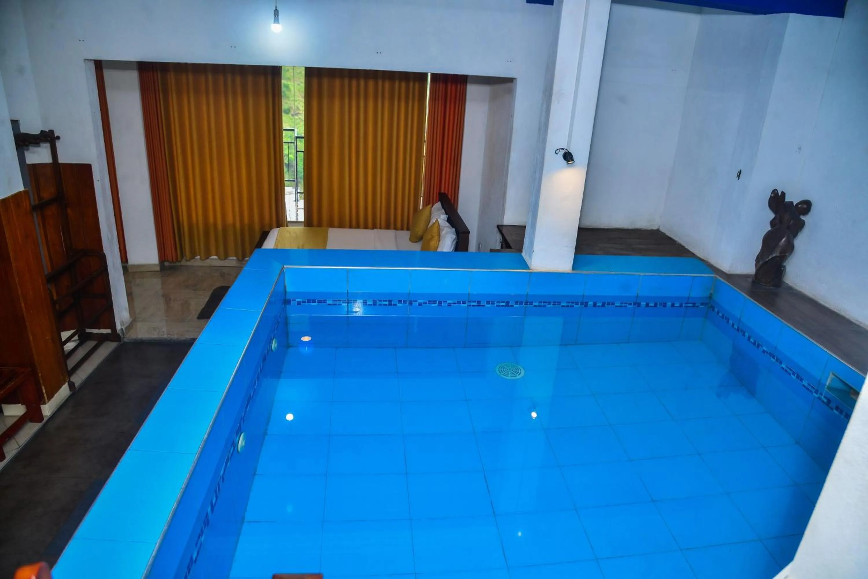 Swimming pool in Ella Mount Heaven