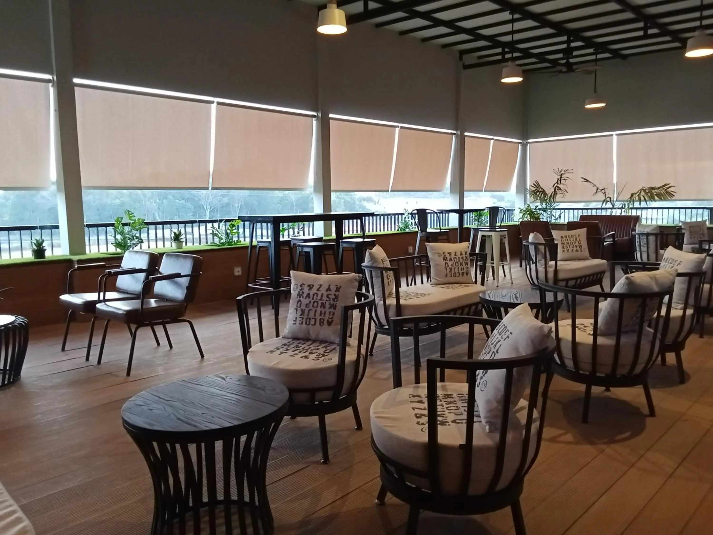 Restaurant/places to eat in ONYX HOTEL & VILLA