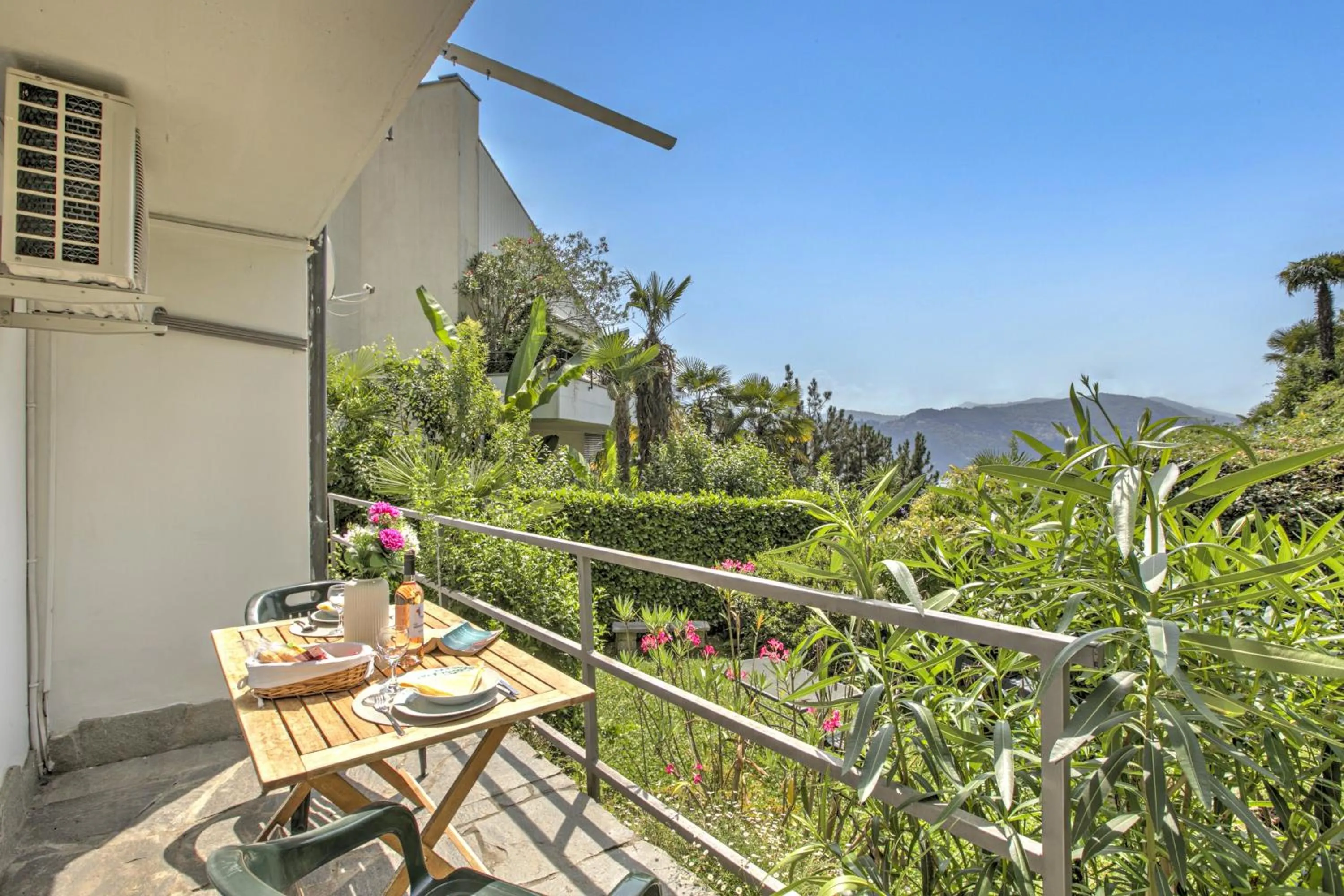 Apartment View And Pool - Happy Rentals