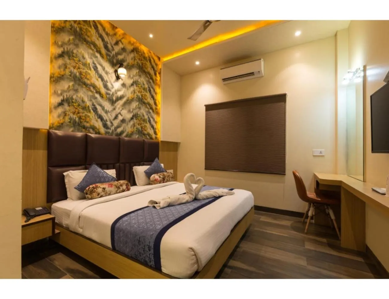 TV and multimedia, Bed in Hotel Urban Galaxy Square, Amritsar