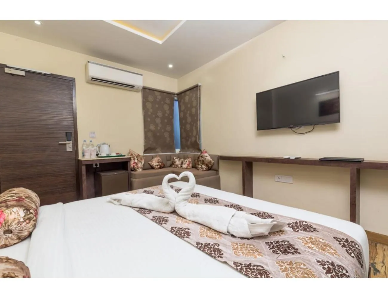 Bedroom, Bed in Hotel Urban Galaxy Square, Amritsar