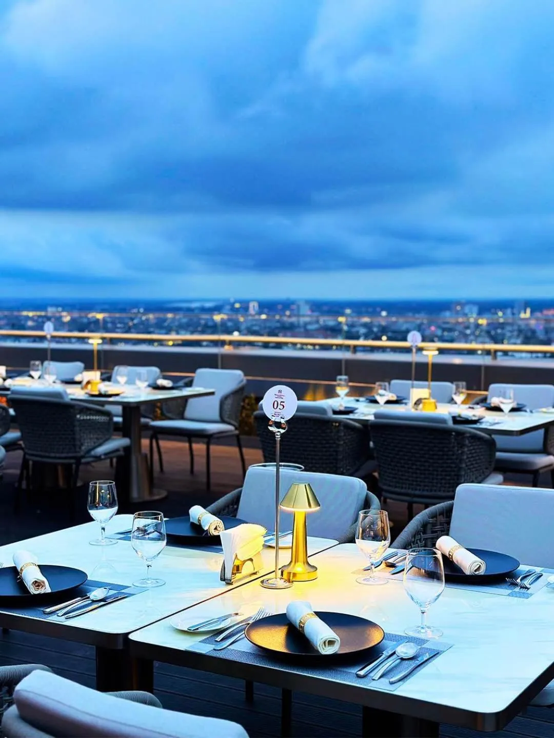 Restaurant/places to eat in Latsavong Wanda Vista Vientiane