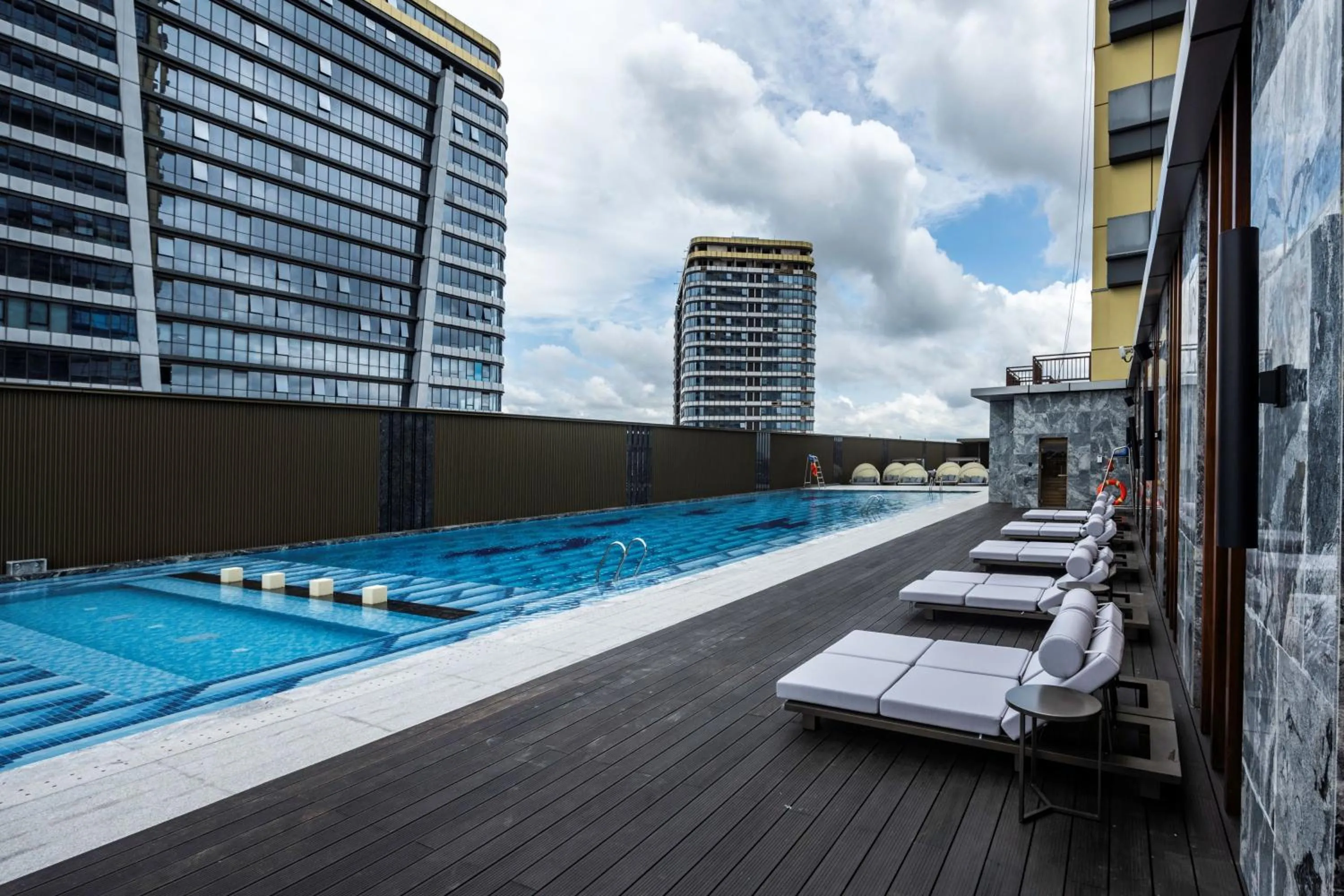 Swimming pool in Latsavong Wanda Vista Vientiane