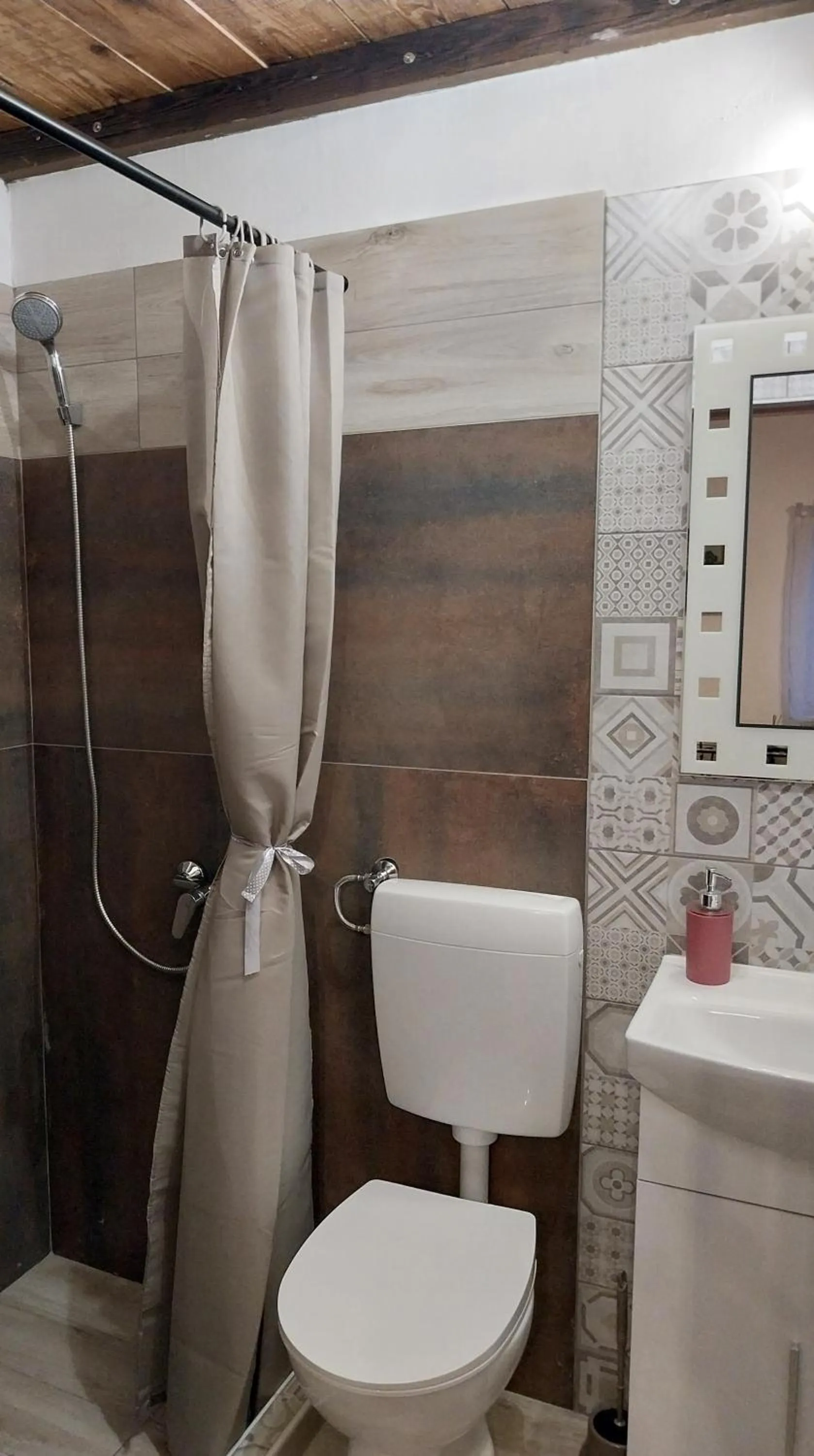 Shower in Apartment Ada bed & breakfast