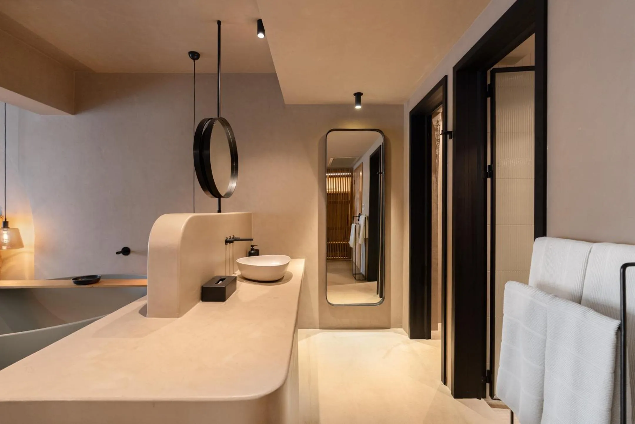 Bathroom, Bed in Roome