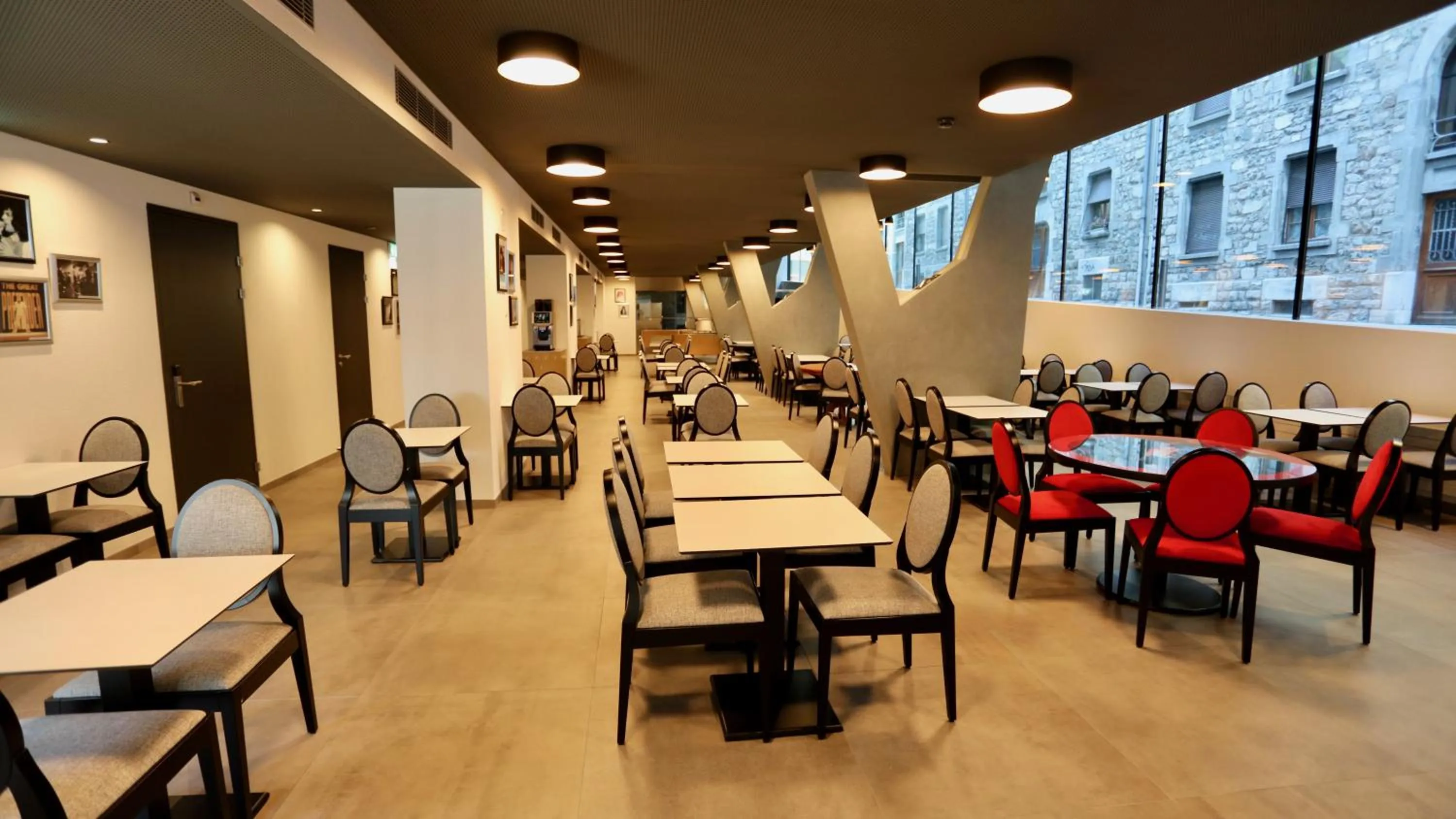 Restaurant/places to eat in "The Freddie Mercury" Hotel