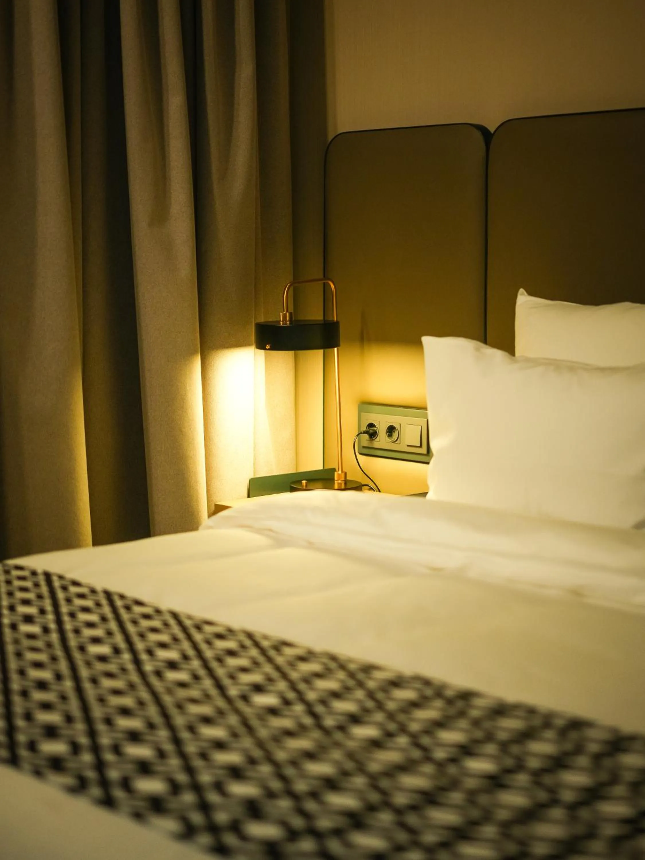 Bed in Qarvasla Hotel