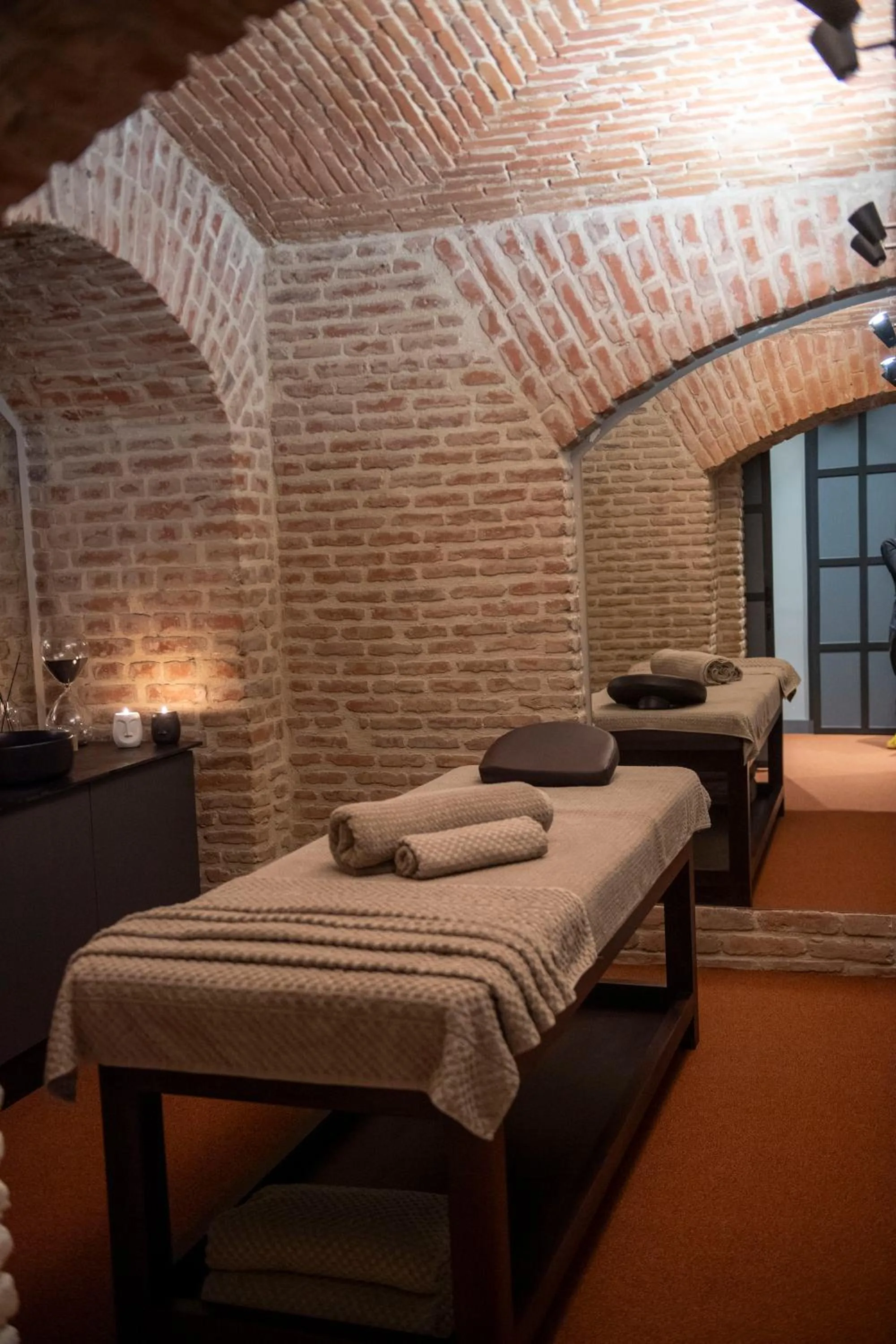 Massage in Qarvasla Hotel