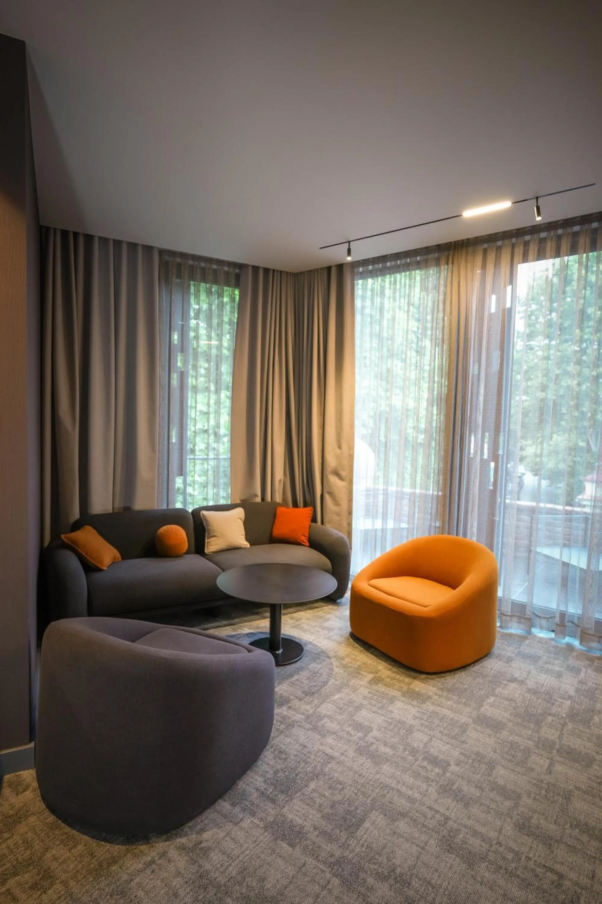 Seating area in Qarvasla Hotel