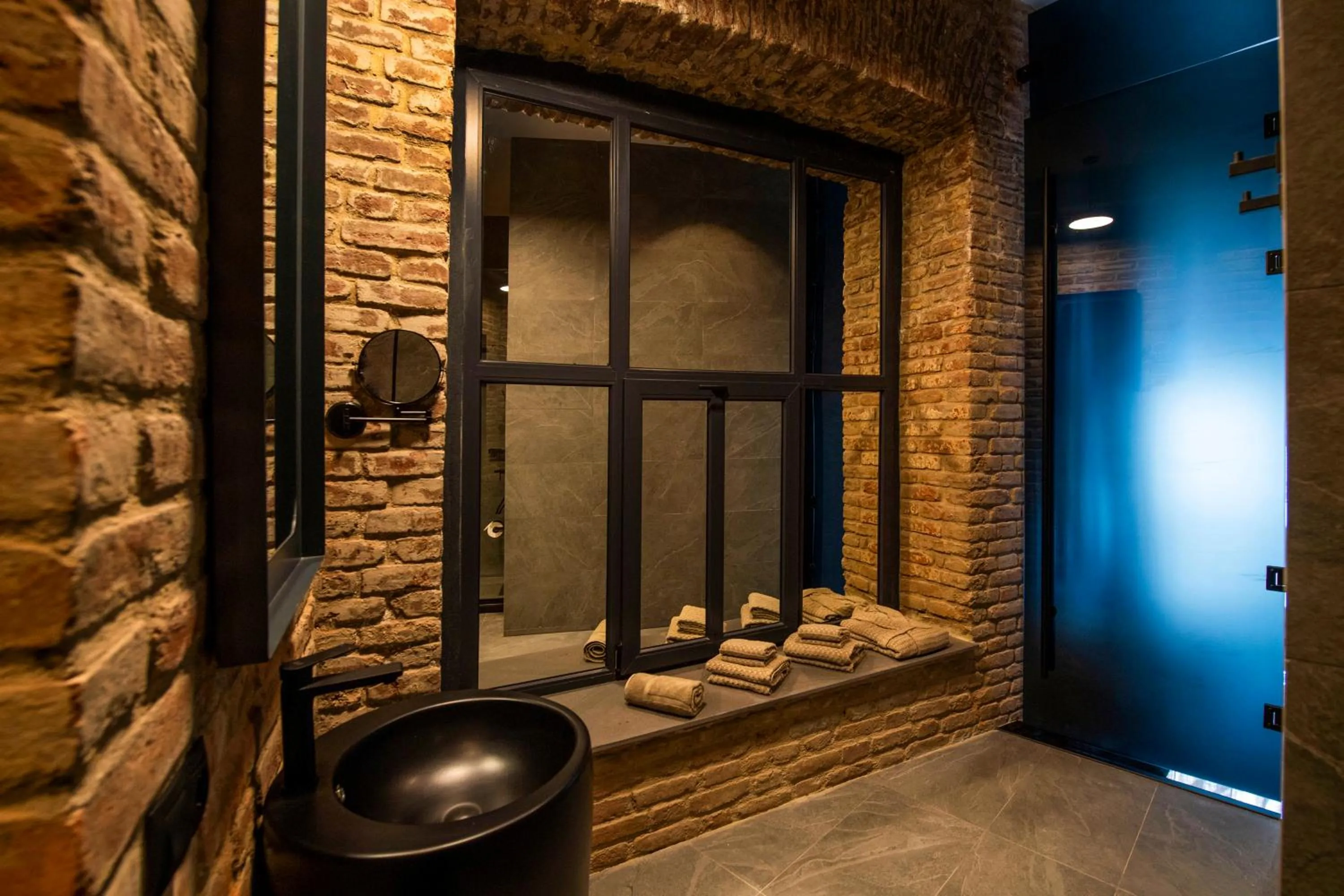 Bathroom in Qarvasla Hotel