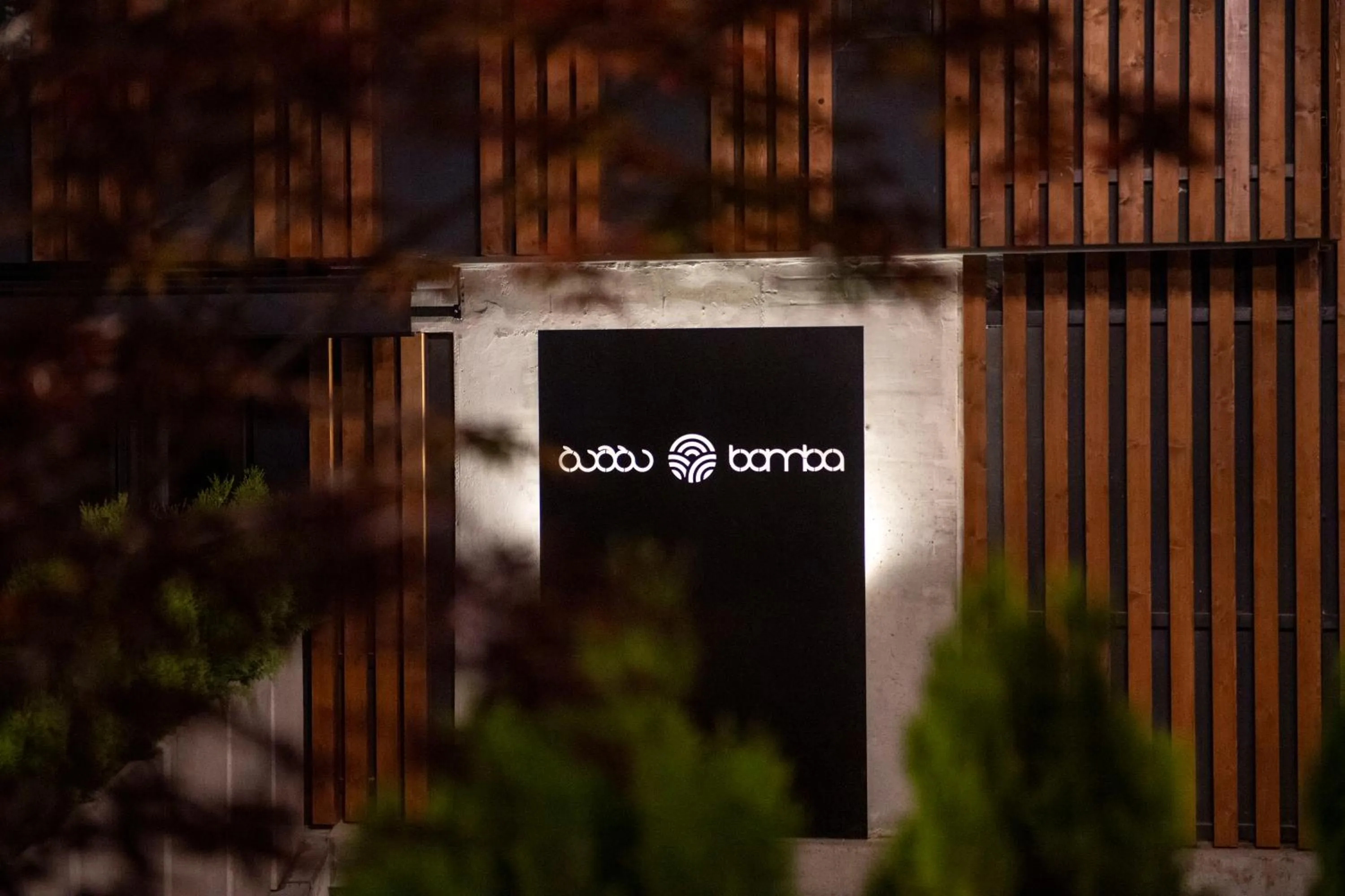 Restaurant/places to eat in Qarvasla Hotel