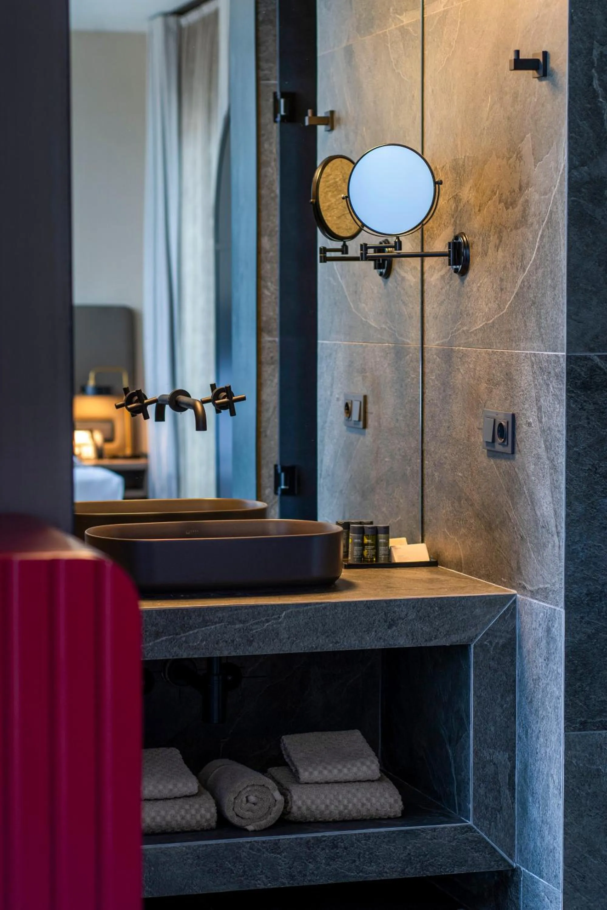 Bathroom in Qarvasla Hotel