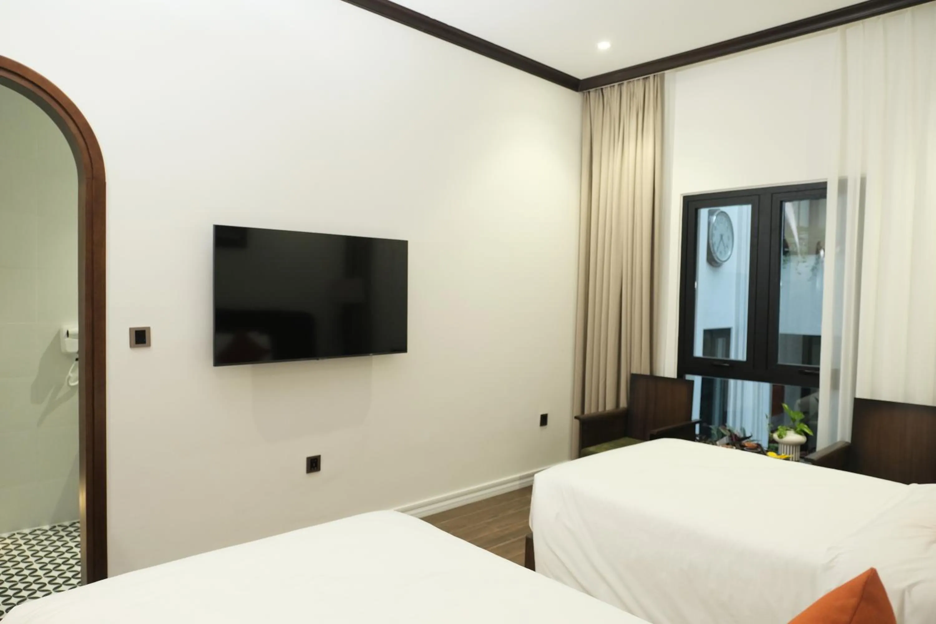 TV and multimedia, Bed in Paul Chabot Hotel